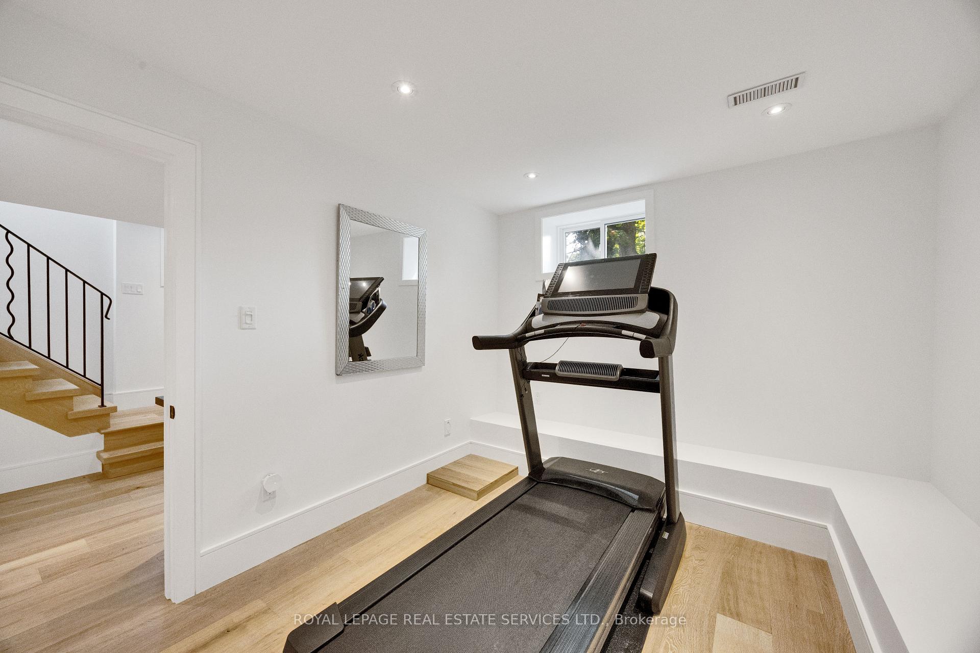 Photo 37 of 52 Glenaden Avenue E, Etobicoke, Stonegate-Queensway — HOMEH