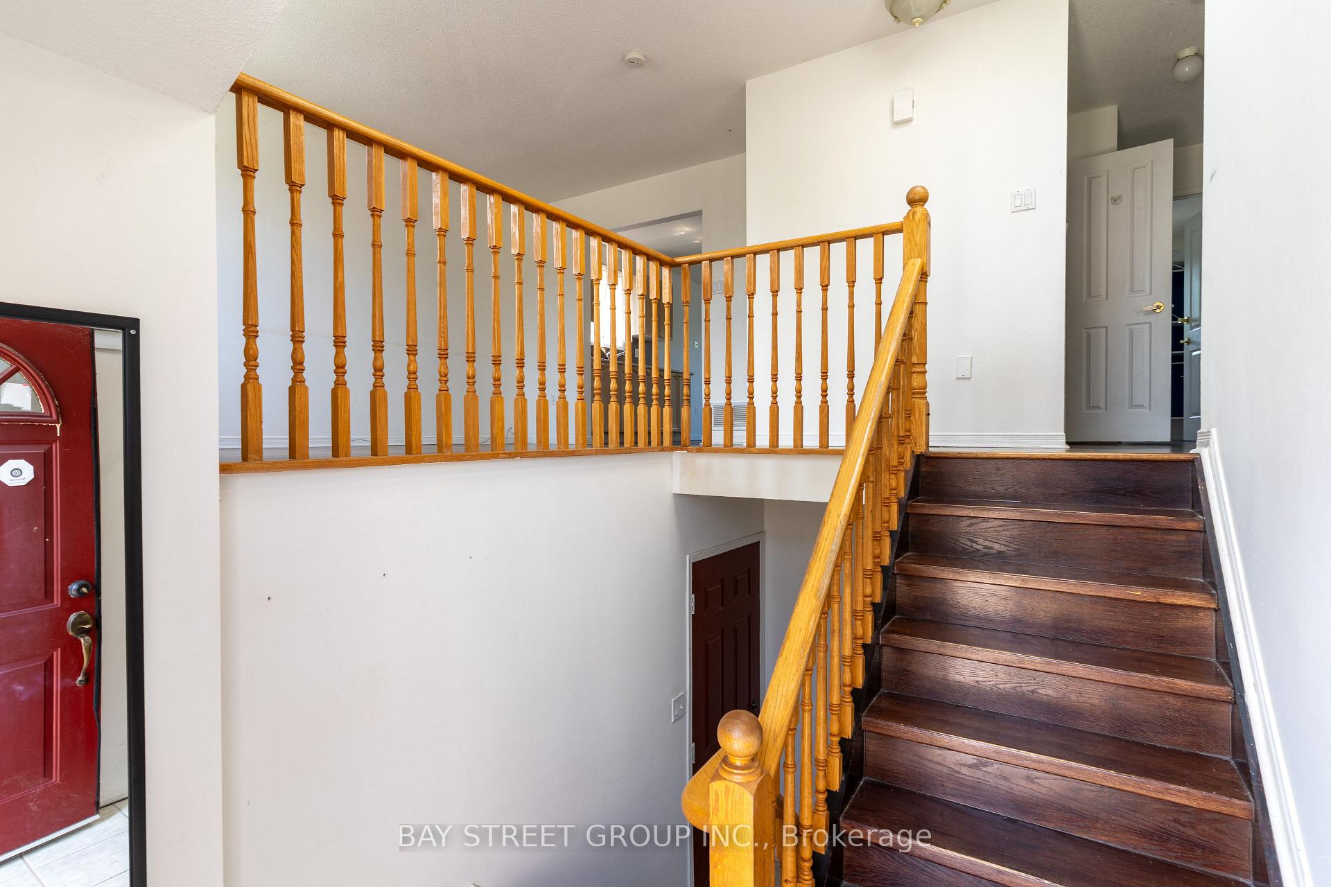 Photo 3 of 14 Orok Lane, Barrie, Grove East — HOMEH