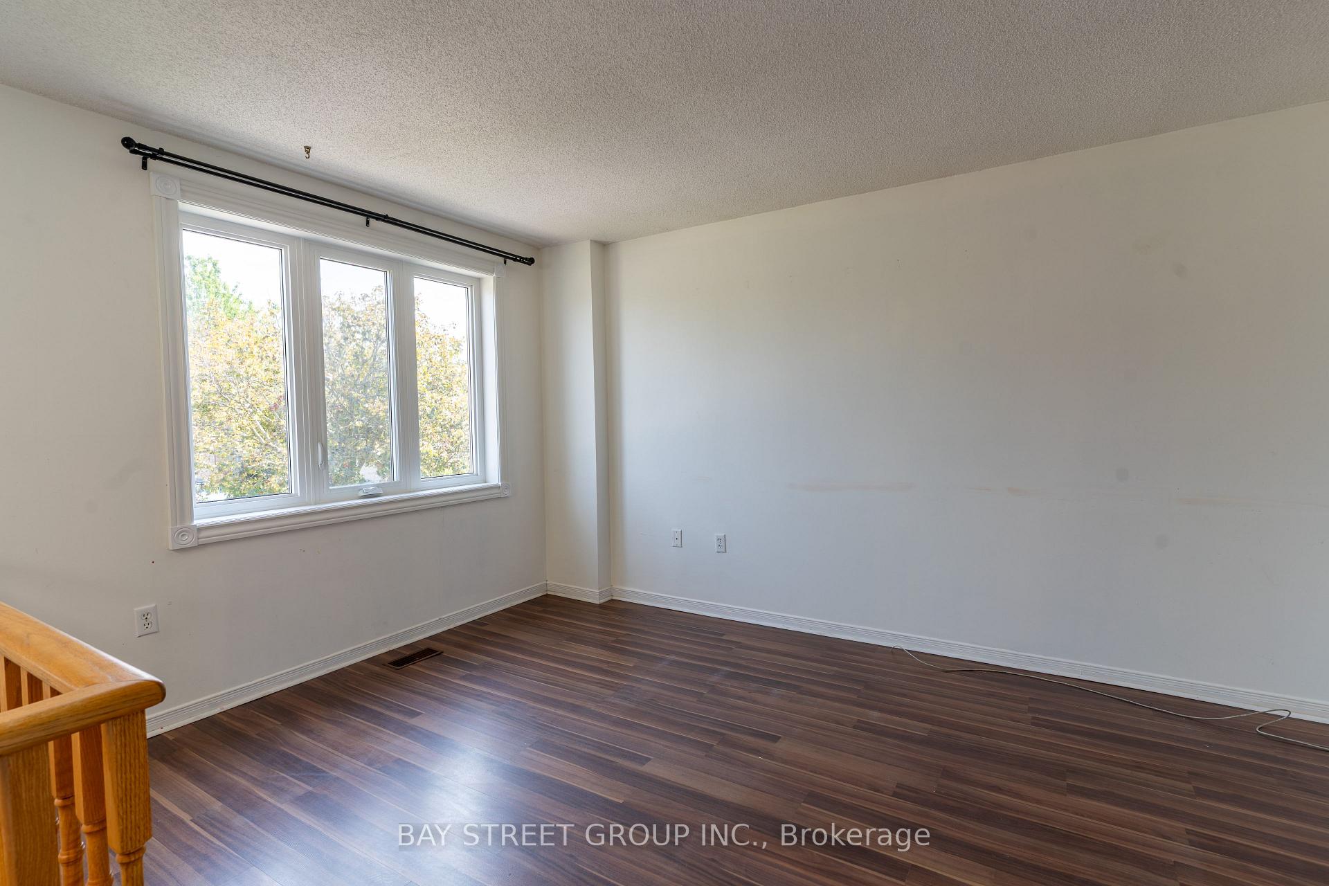 Photo 5 of 14 Orok Lane, Barrie, Grove East — HOMEH