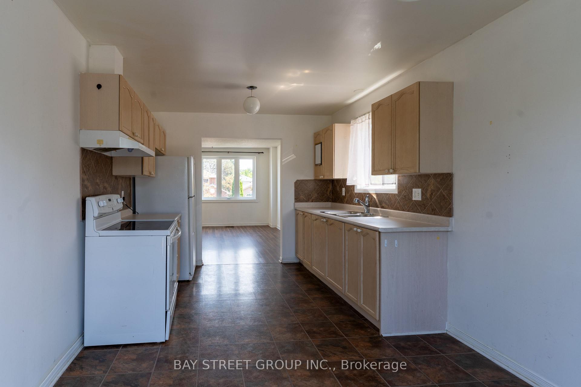Photo 9 of 14 Orok Lane, Barrie, Grove East — HOMEH