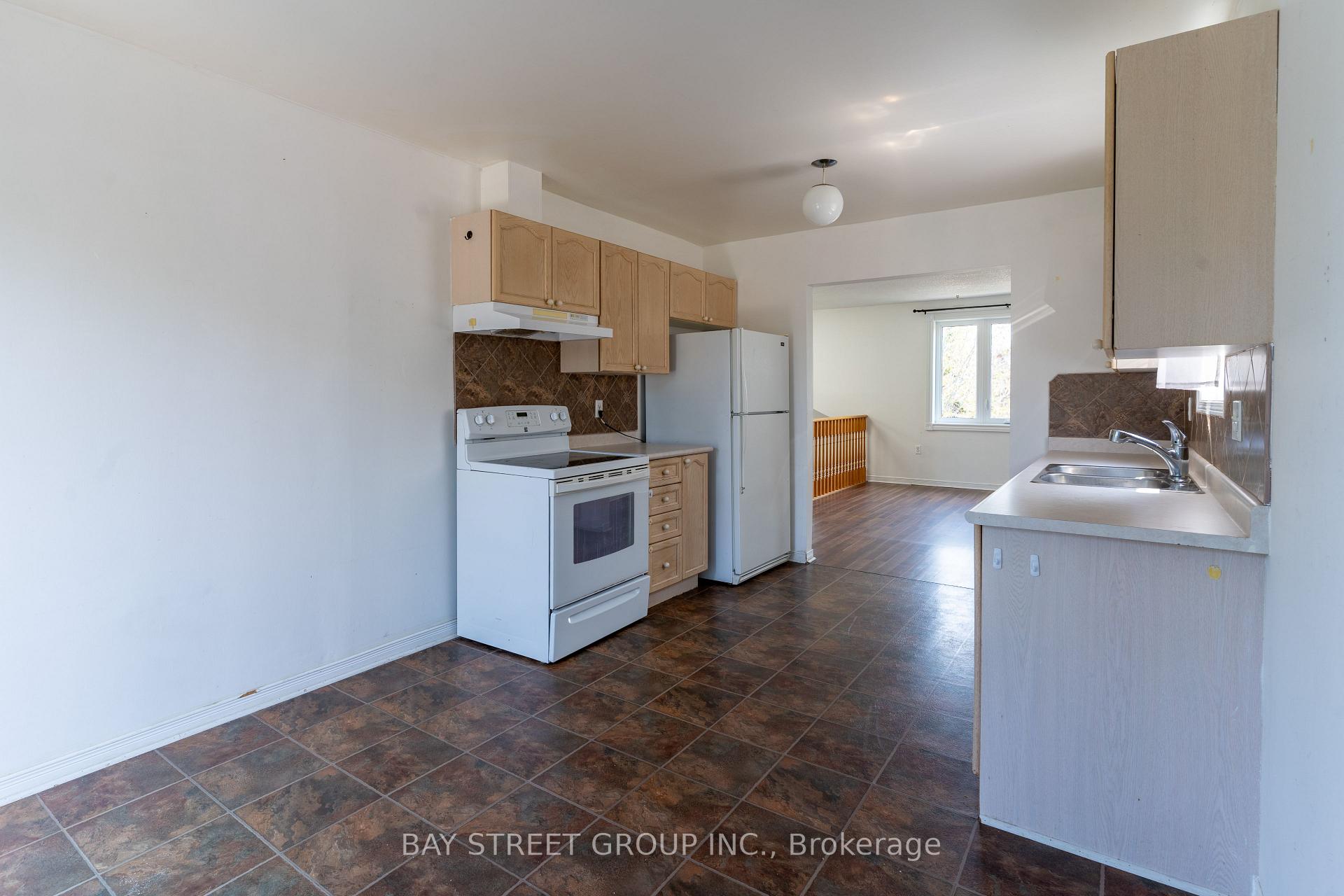 Photo 10 of 14 Orok Lane, Barrie, Grove East — HOMEH