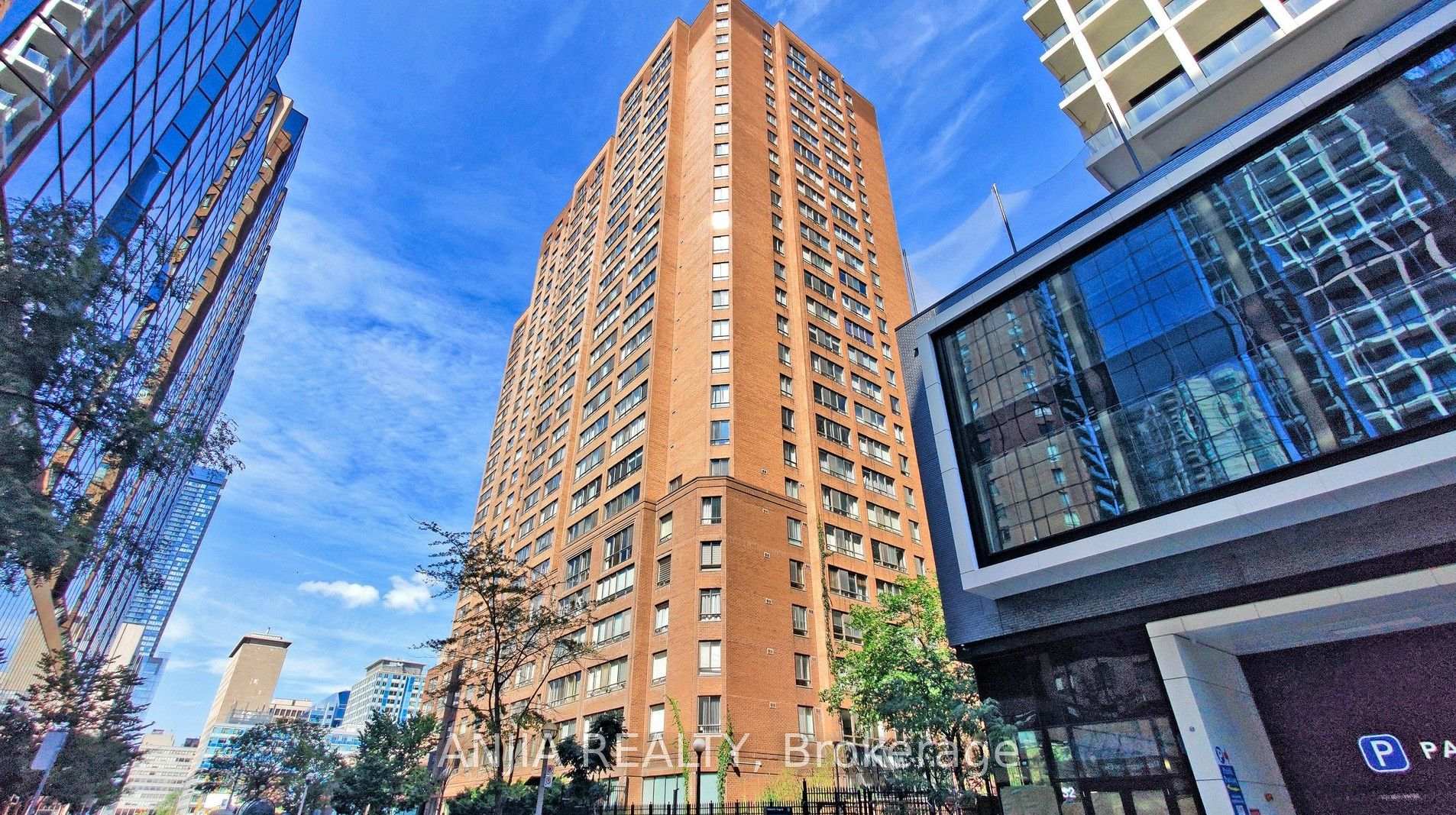 Photo 1 of Unit 912, 633 Bay Street, Toronto, Bay Street Corridor — HOMEH