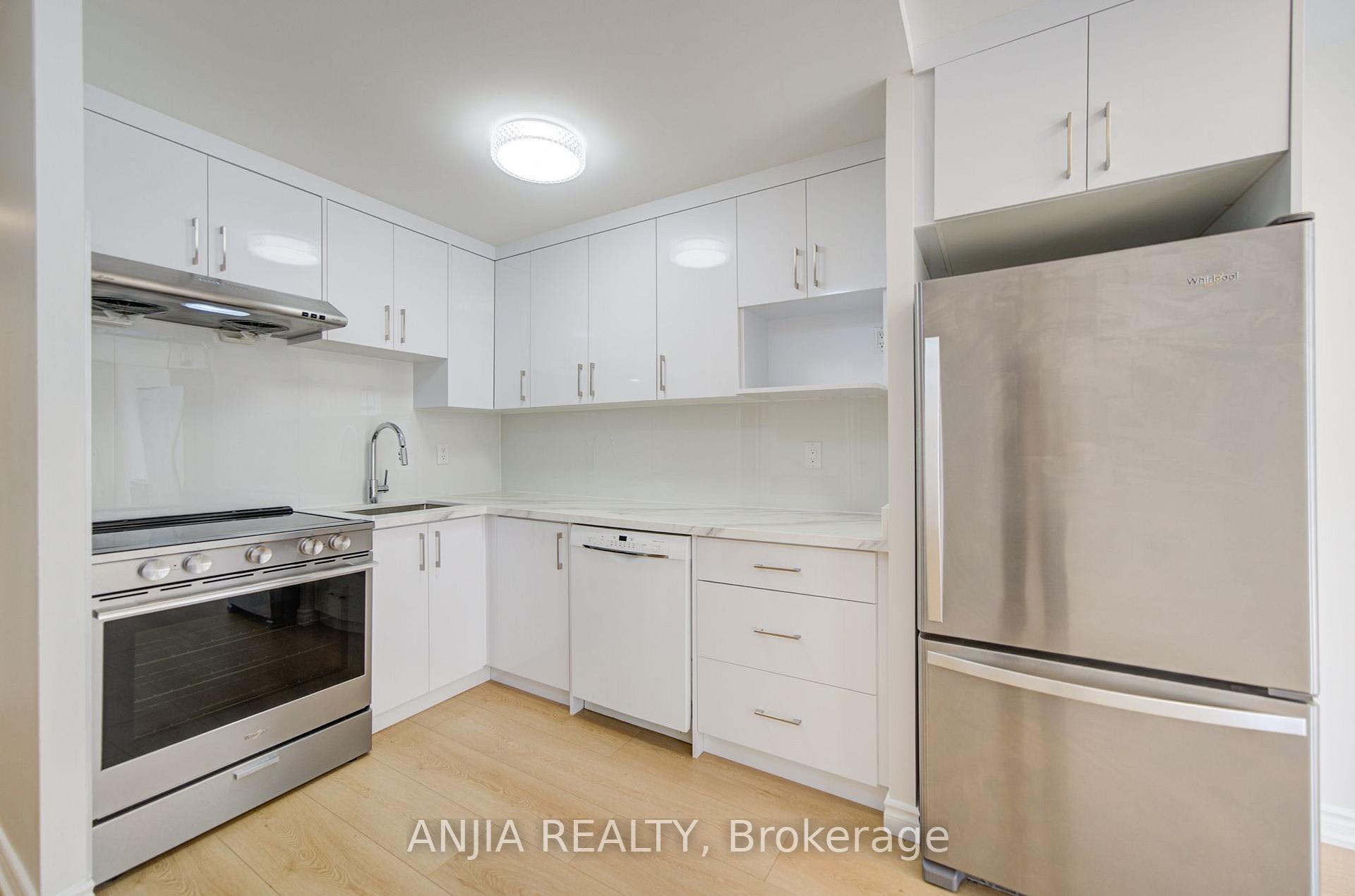 Photo 13 of Unit 912, 633 Bay Street, Toronto, Bay Street Corridor — HOMEH