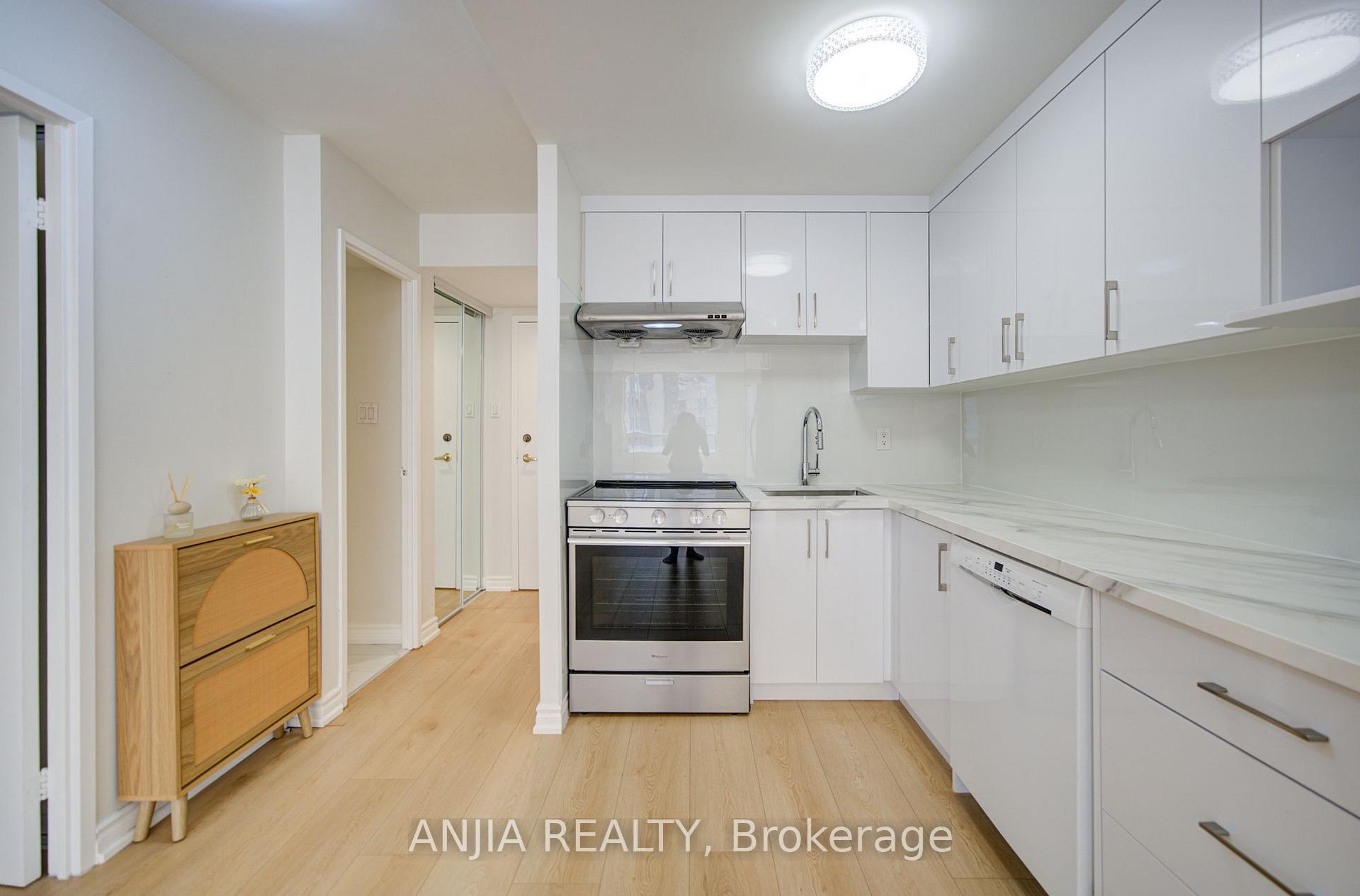 Photo 14 of Unit 912, 633 Bay Street, Toronto, Bay Street Corridor — HOMEH