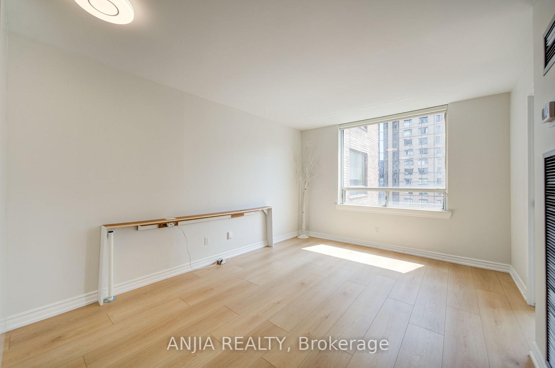 Photo 17 of Unit 912, 633 Bay Street, Toronto, Bay Street Corridor — HOMEH