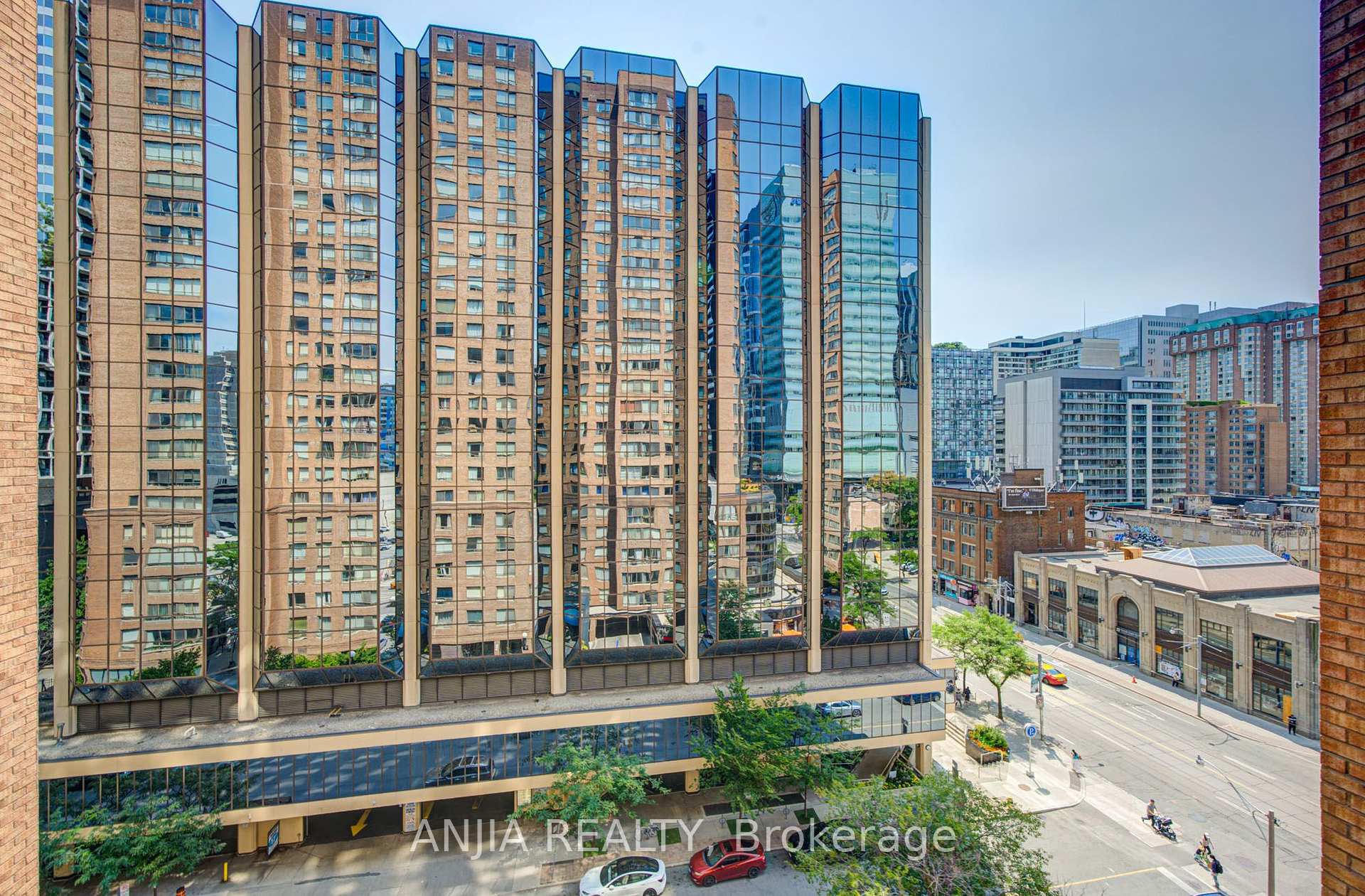 Photo 19 of Unit 912, 633 Bay Street, Toronto, Bay Street Corridor — HOMEH