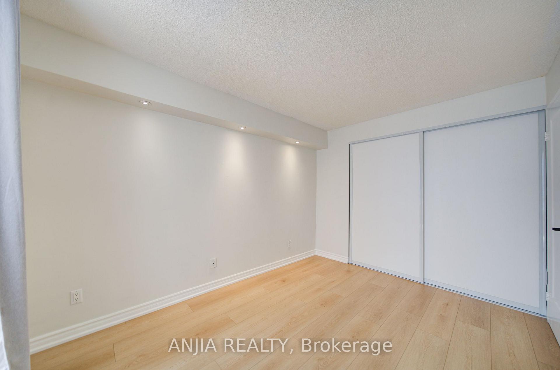 Photo 26 of Unit 912, 633 Bay Street, Toronto, Bay Street Corridor — HOMEH
