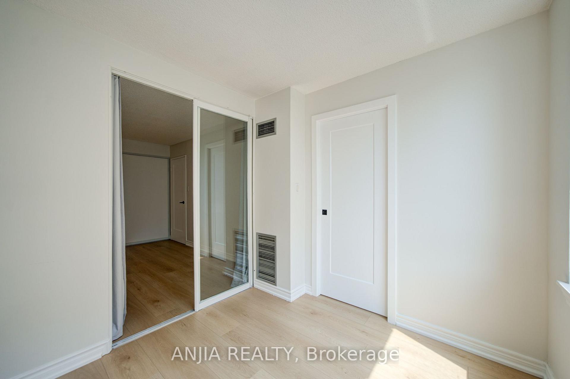 Photo 28 of Unit 912, 633 Bay Street, Toronto, Bay Street Corridor — HOMEH