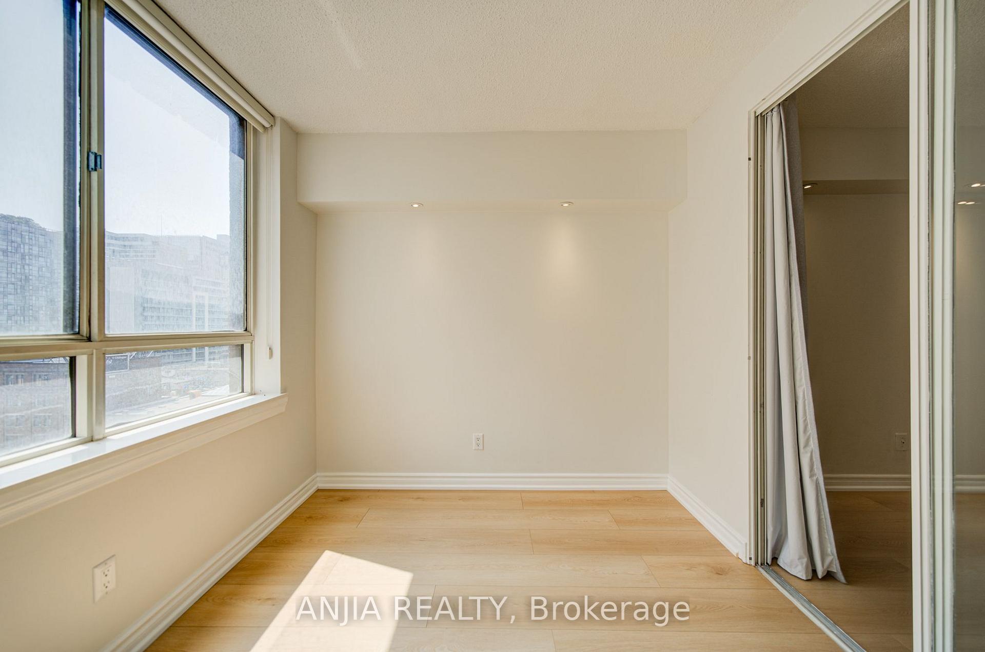 Photo 29 of Unit 912, 633 Bay Street, Toronto, Bay Street Corridor — HOMEH