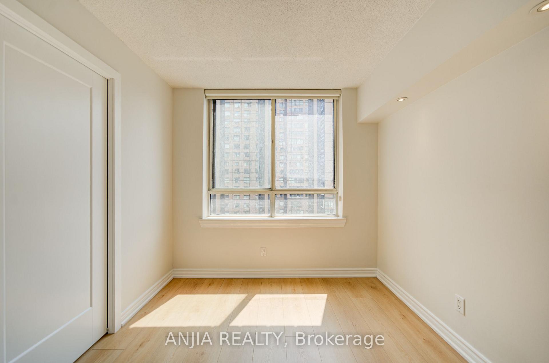 Photo 31 of Unit 912, 633 Bay Street, Toronto, Bay Street Corridor — HOMEH