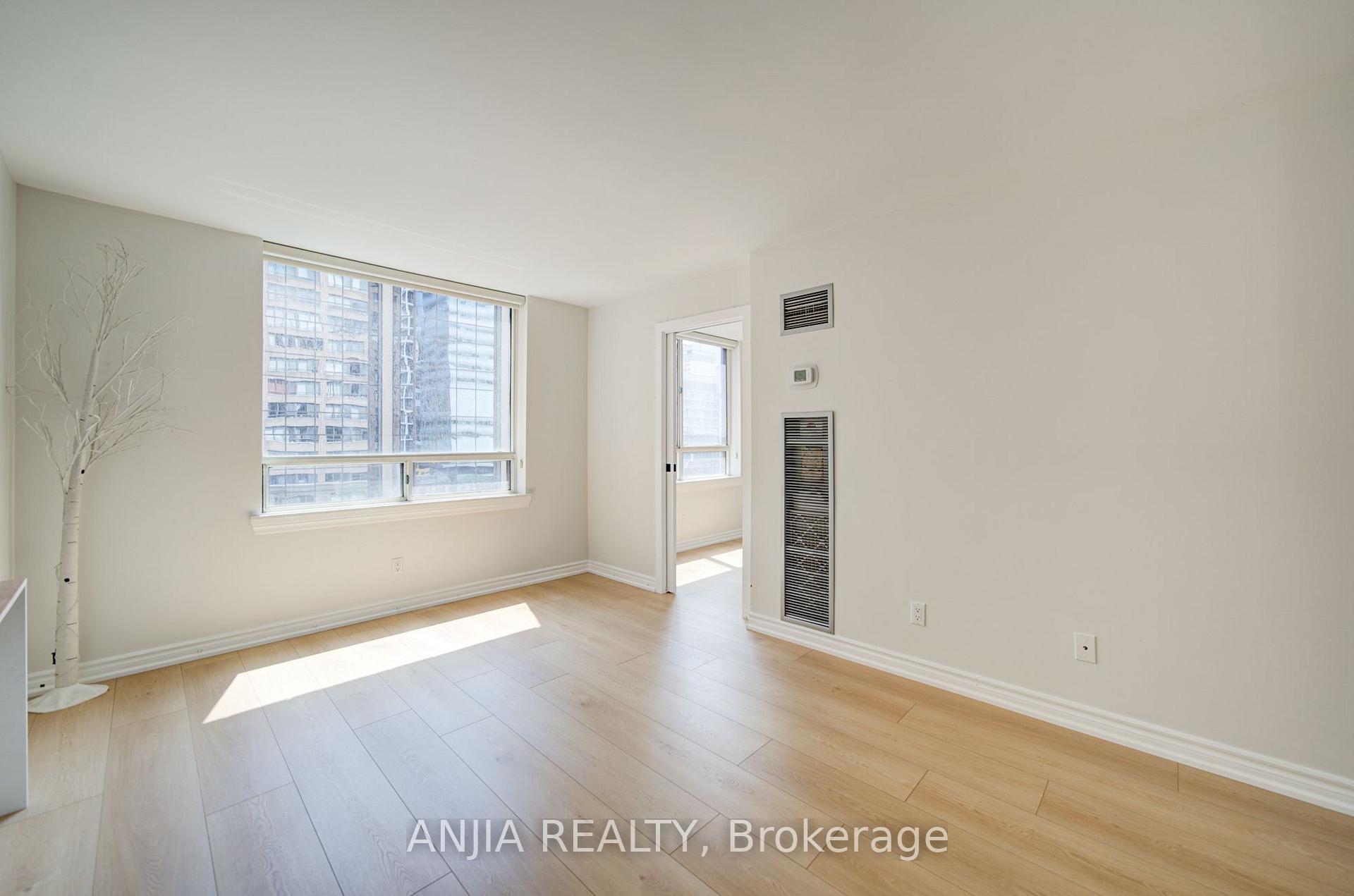 Photo 34 of Unit 912, 633 Bay Street, Toronto, Bay Street Corridor — HOMEH
