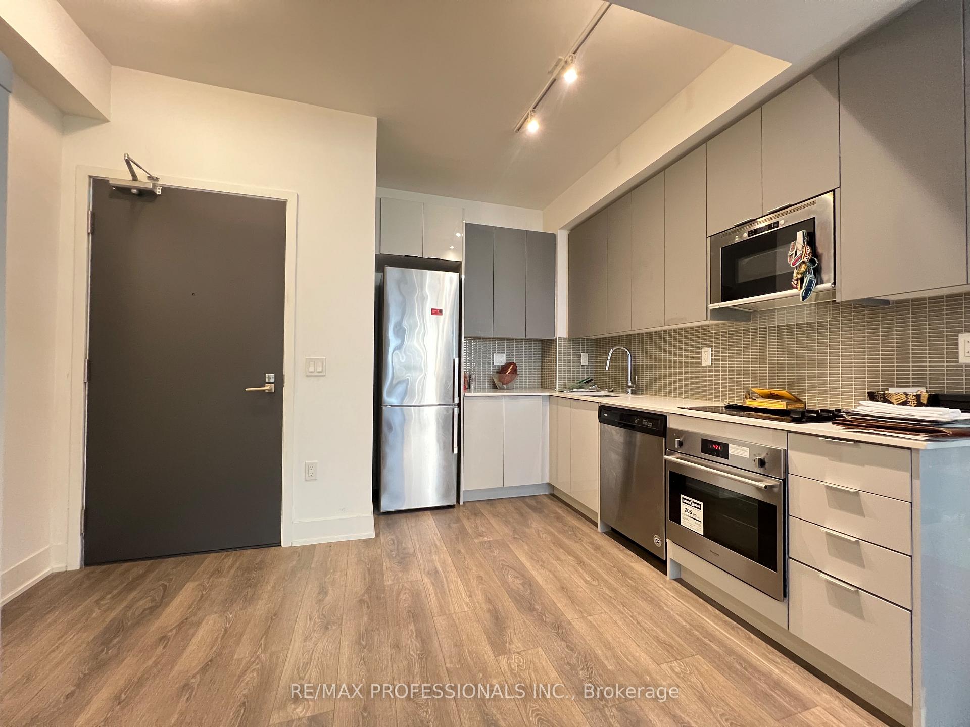 Photo 3 of 2916 Highway 7 Road, Vaughan, Concord — HOMEH