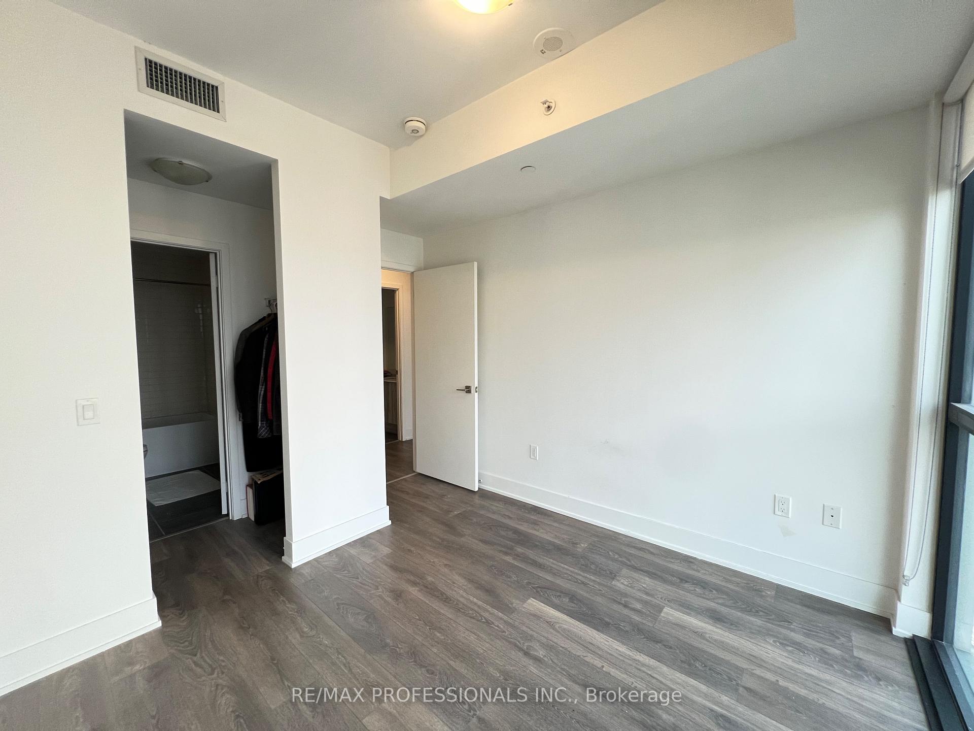 Photo 9 of 2916 Highway 7 Road, Vaughan, Concord — HOMEH