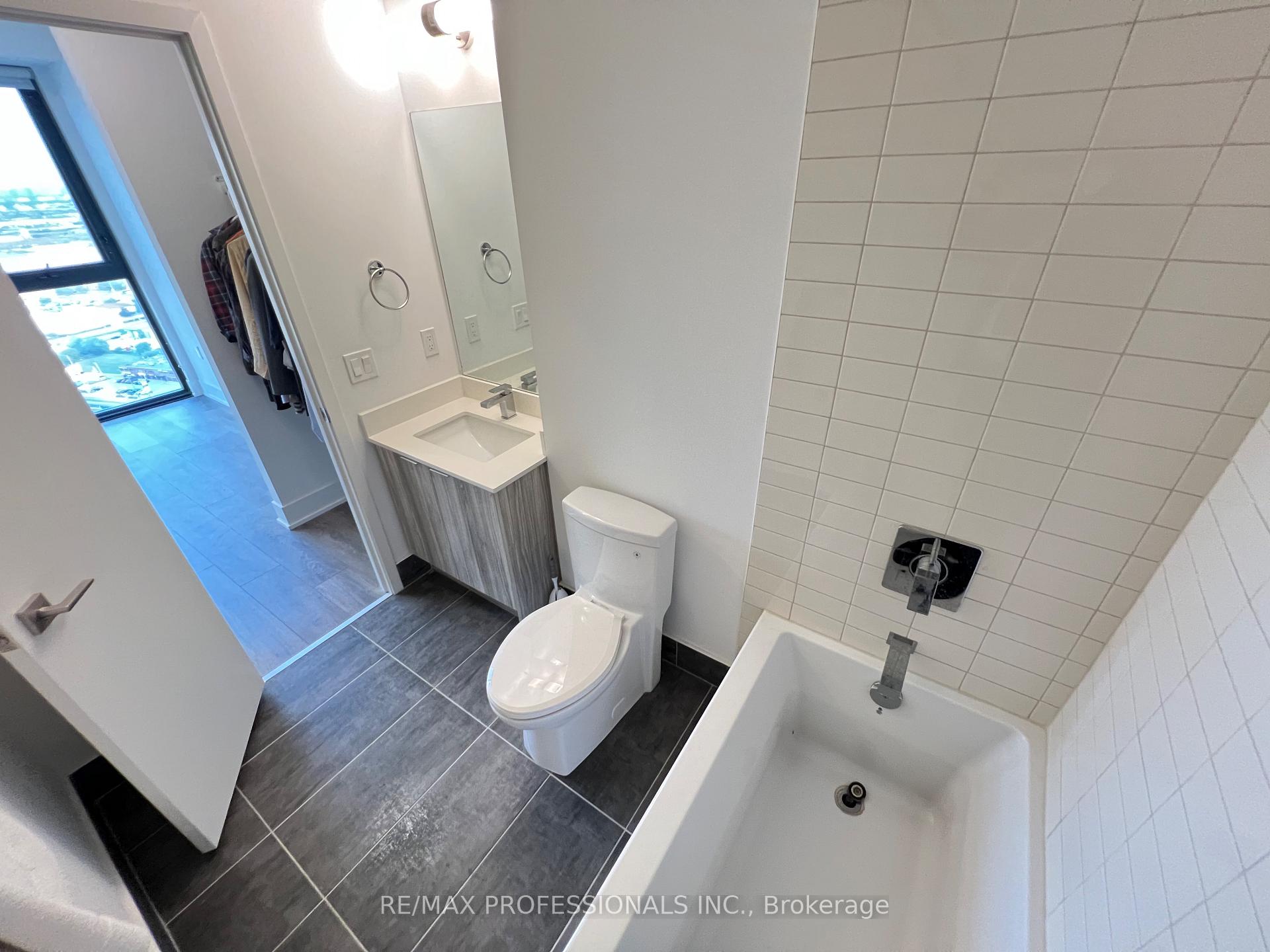Photo 11 of 2916 Highway 7 Road, Vaughan, Concord — HOMEH