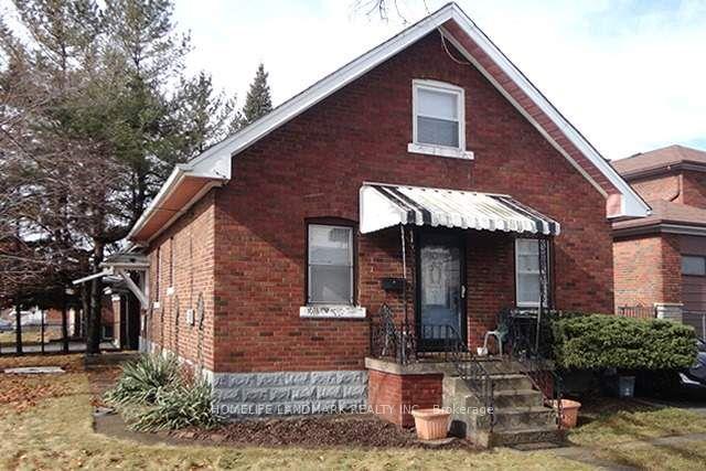 Photo 2 of 528 Birchmount Road, Scarborough, Clairlea-Birchmount — HOMEH