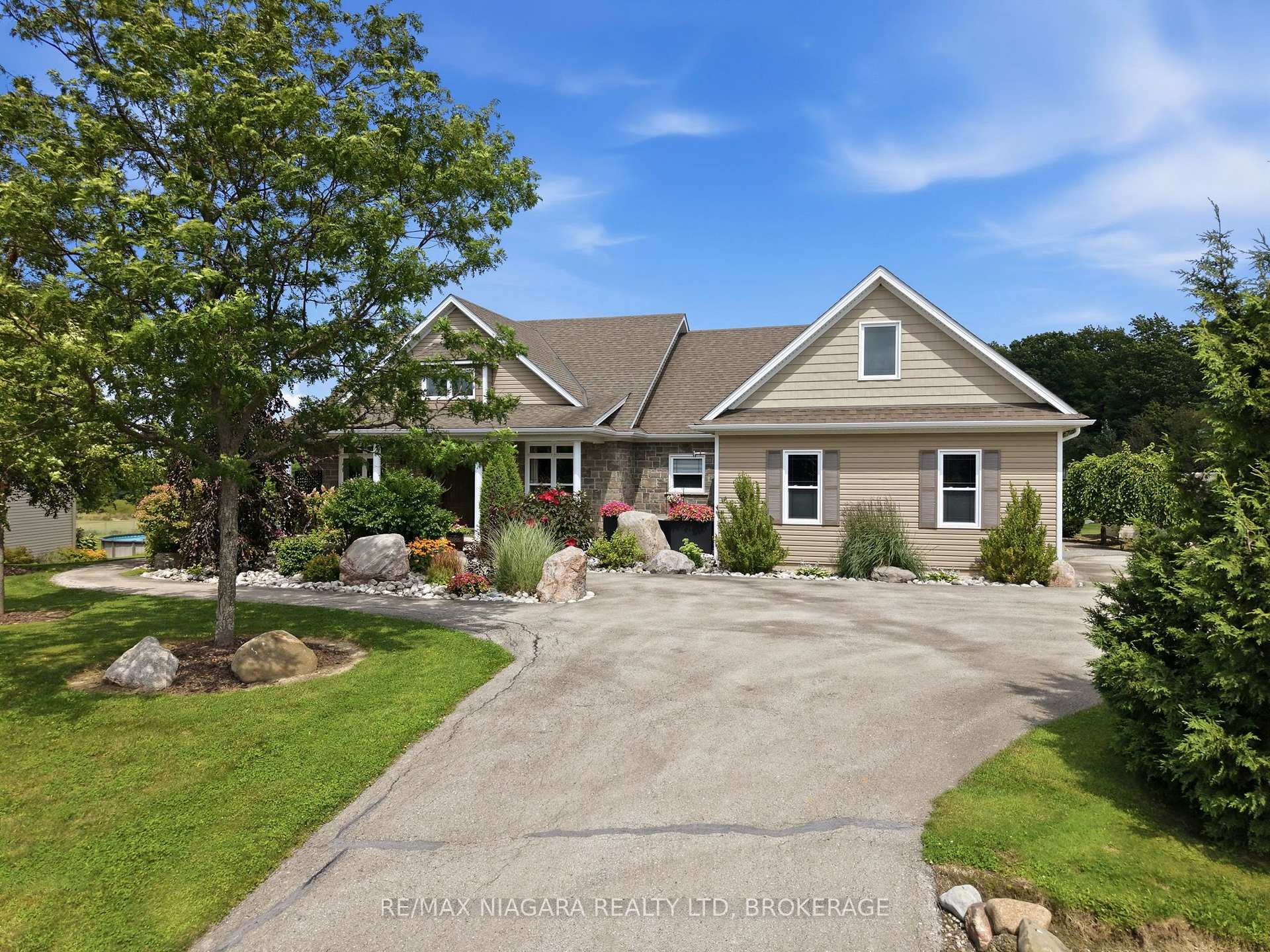 Photo 3 of 5477 Attema Crescent, West Lincoln, Bismark/Wellandport — HOMEH