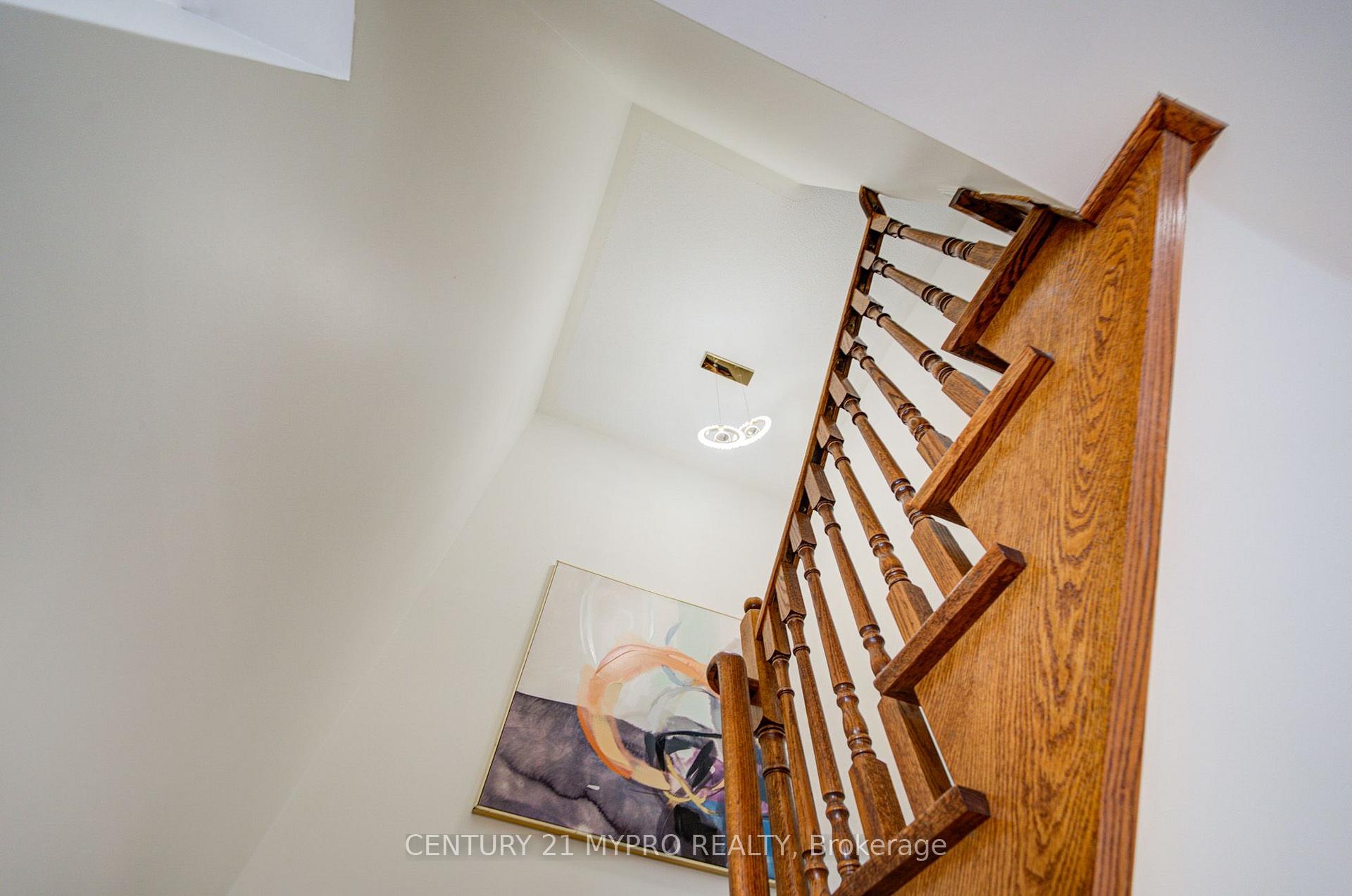 Photo 4 of 73 Pillar Rock Crescent, Markham, Victoria Manor-Jennings Gate — HOMEH