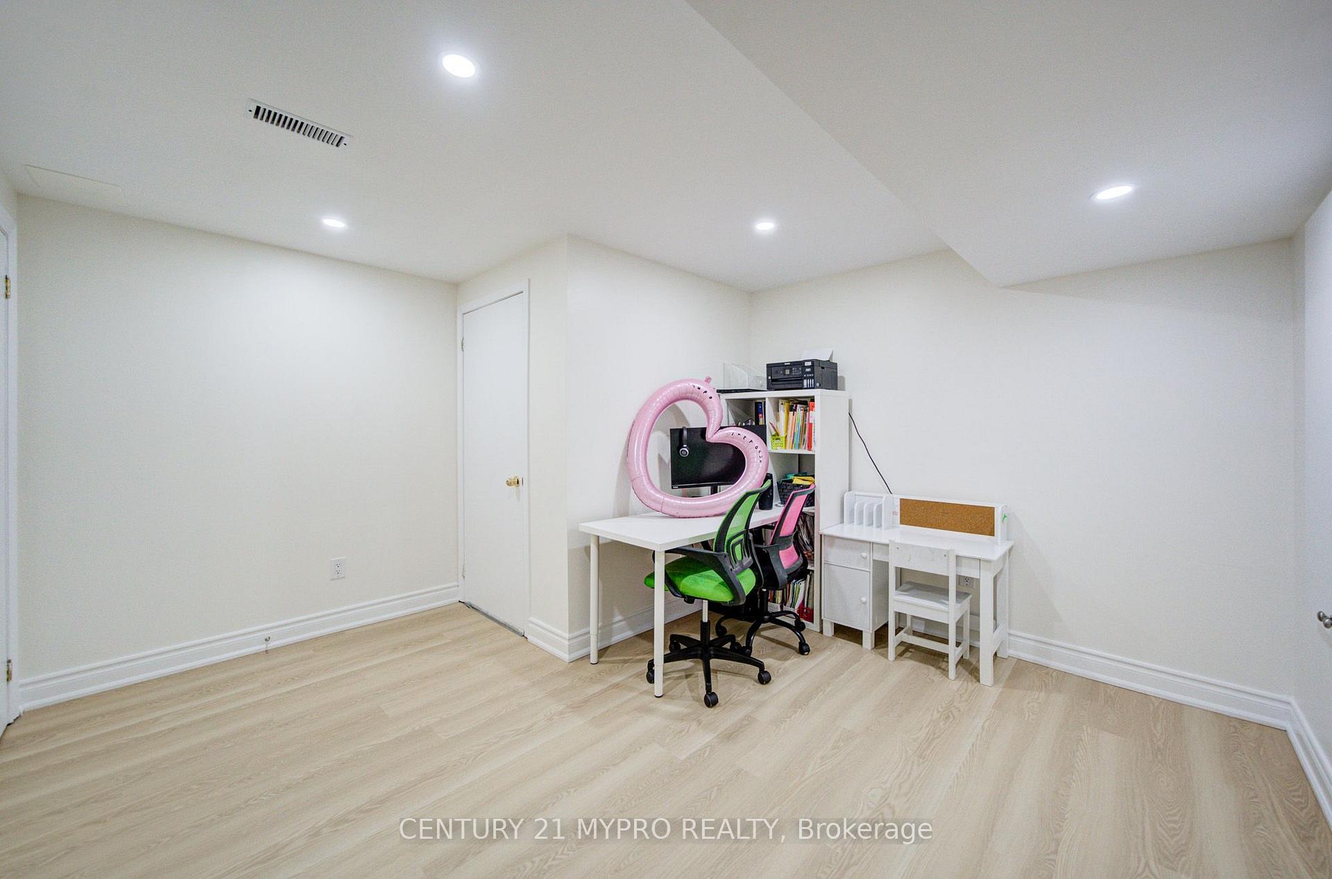 Photo 17 of 73 Pillar Rock Crescent, Markham, Victoria Manor-Jennings Gate — HOMEH