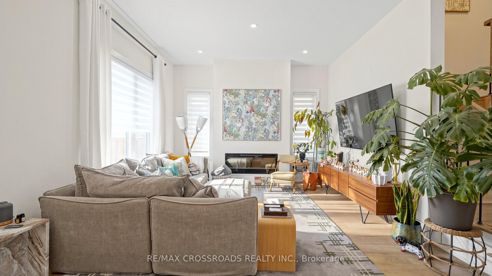 Photo 2 of 17 Sam Priestley Avenue, Markham, Cornell — HOMEH