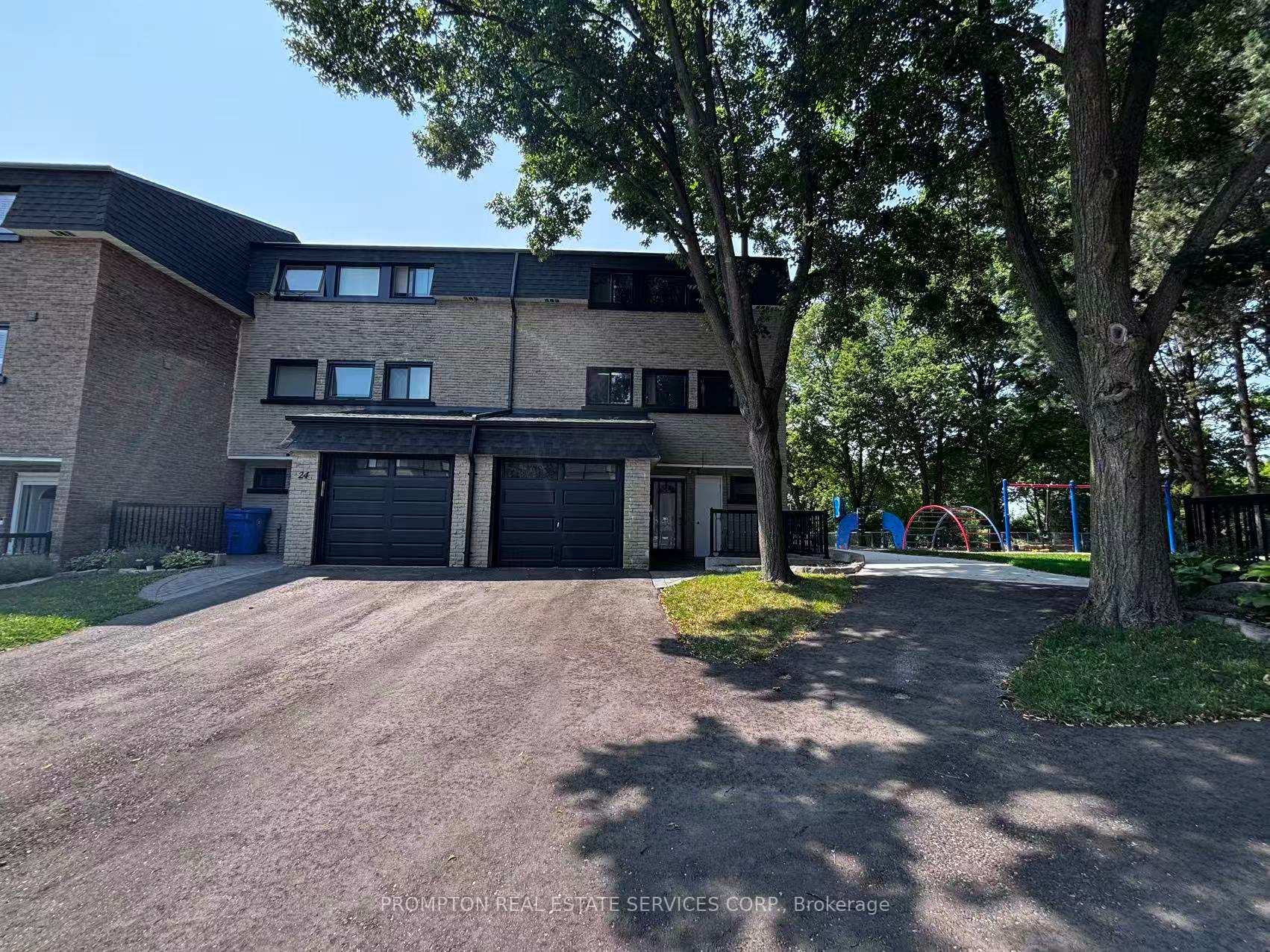 Photo 1 of 22 Poplar Crescent, Aurora, Aurora Highlands — HOMEH