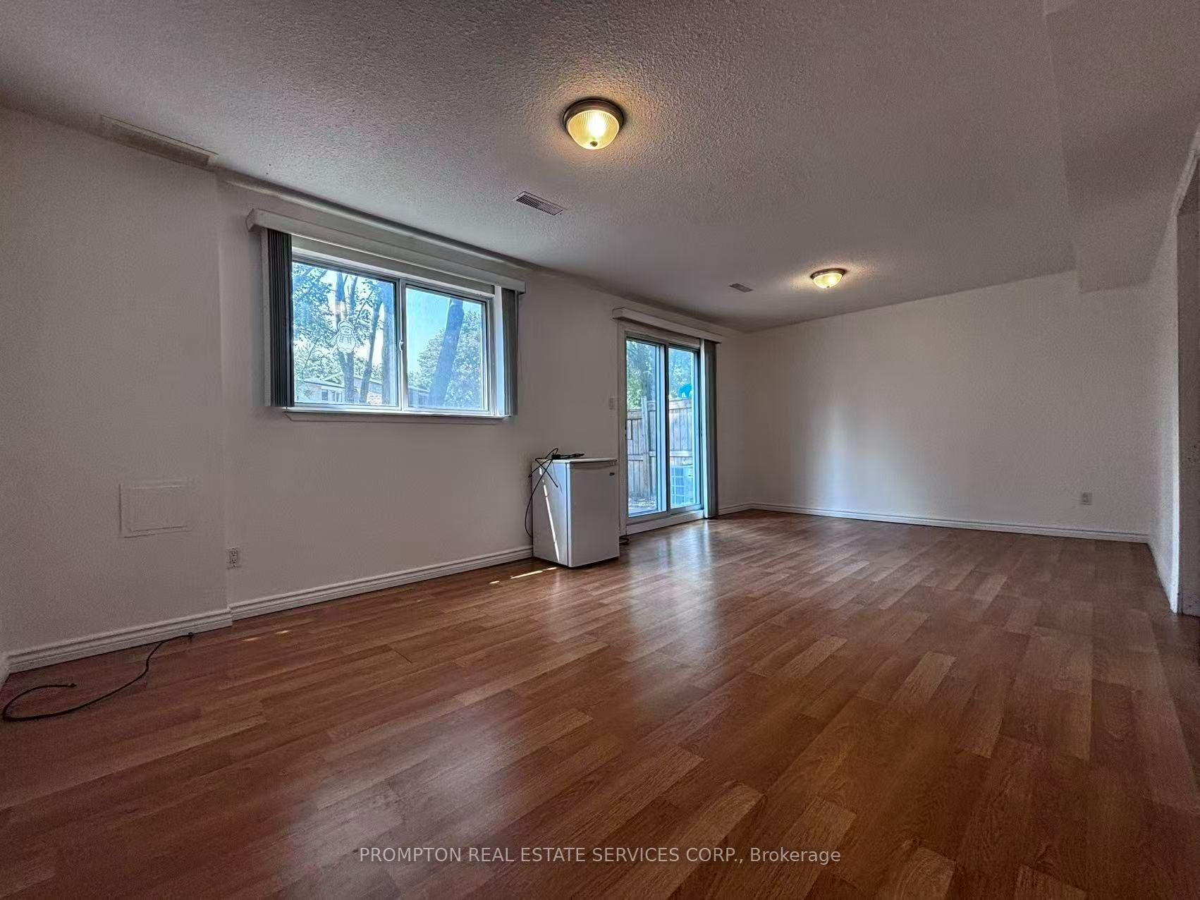 Photo 6 of 22 Poplar Crescent, Aurora, Aurora Highlands — HOMEH