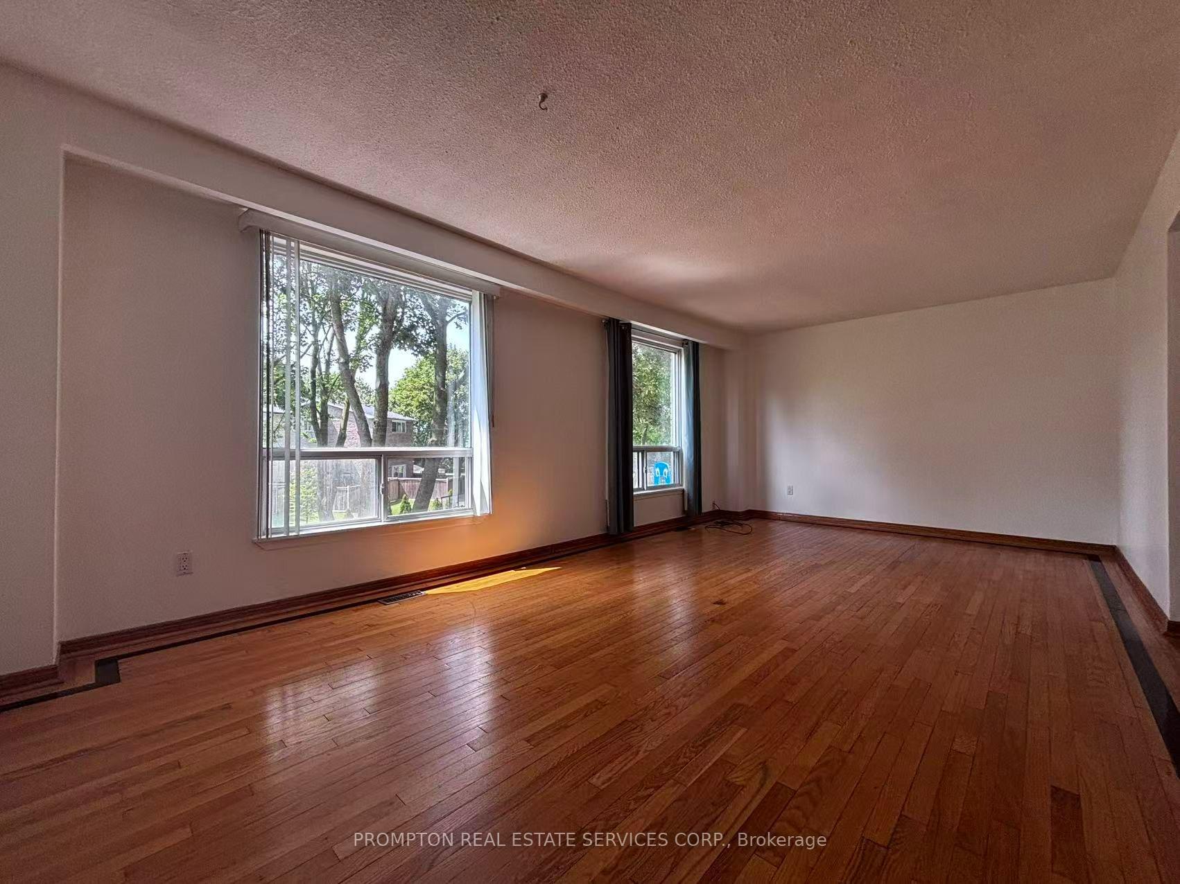 Photo 10 of 22 Poplar Crescent, Aurora, Aurora Highlands — HOMEH