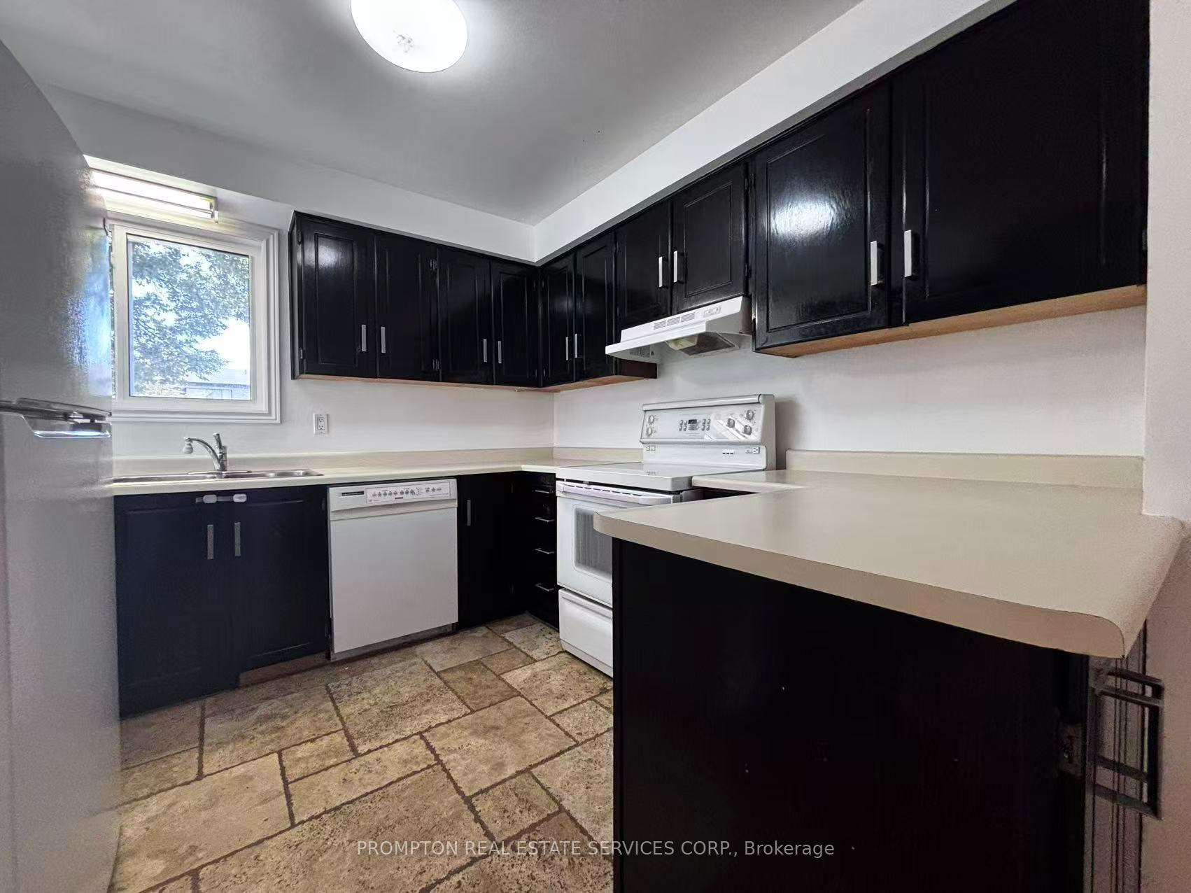 Photo 12 of 22 Poplar Crescent, Aurora, Aurora Highlands — HOMEH