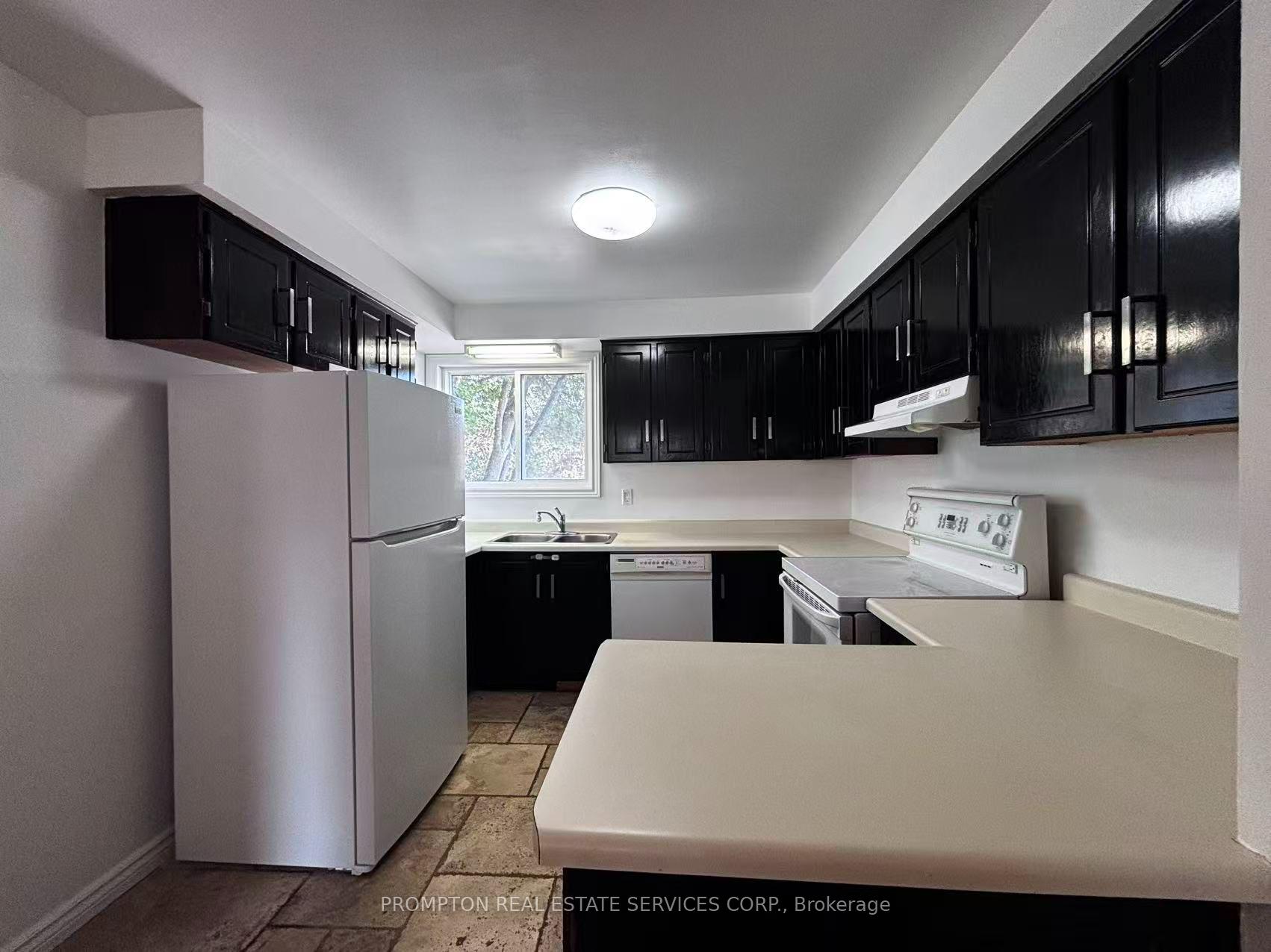 Photo 14 of 22 Poplar Crescent, Aurora, Aurora Highlands — HOMEH