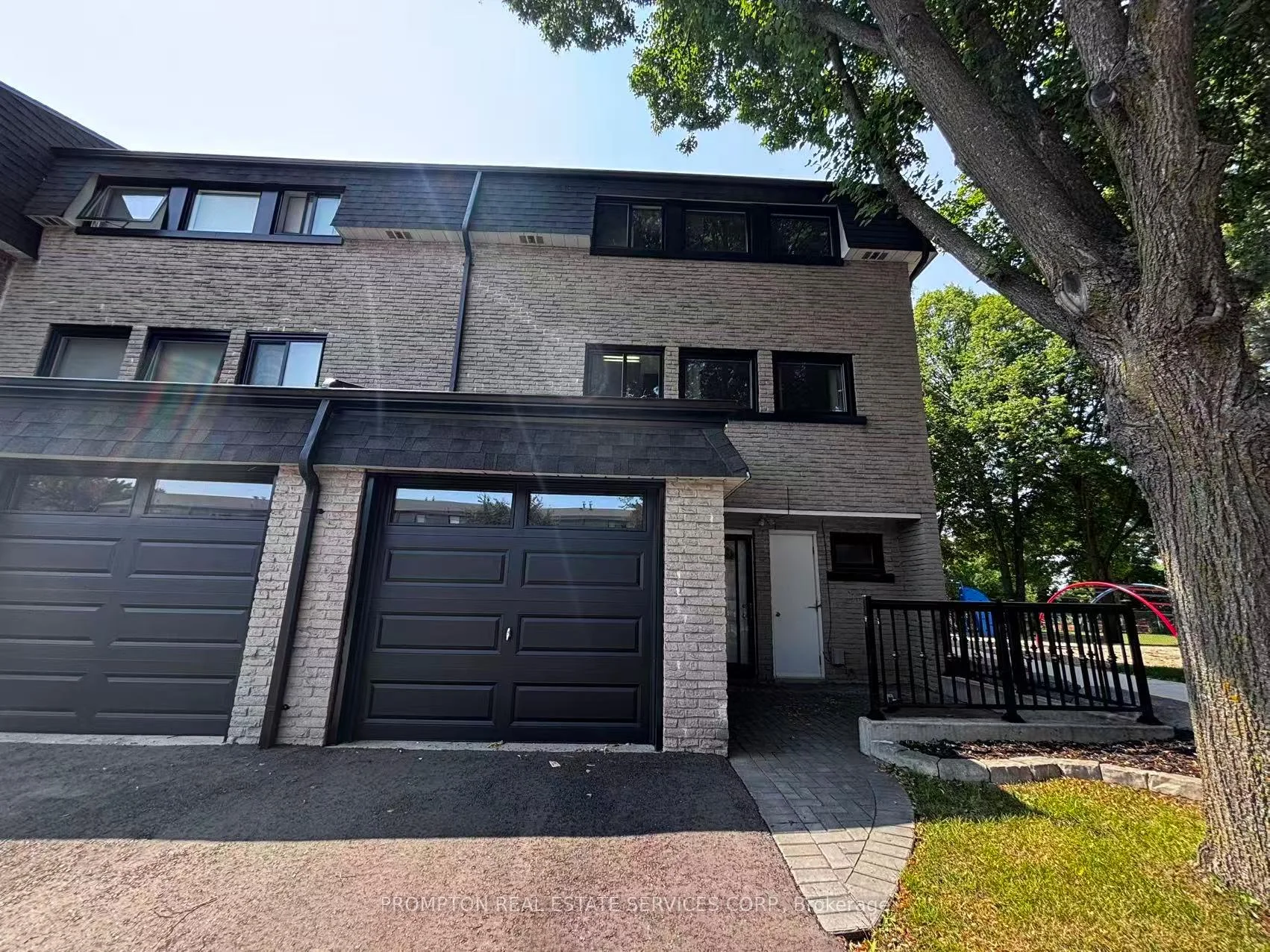 Photo 4 of 22 Poplar Crescent, Aurora, Aurora Highlands — HOMEH