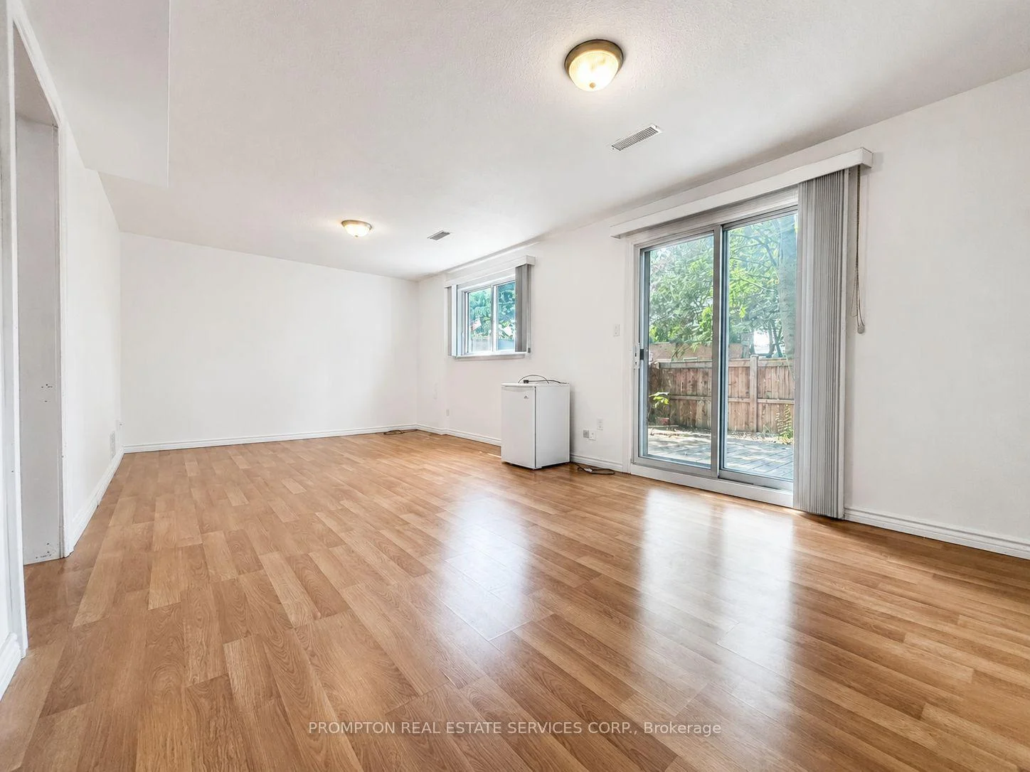 Photo 5 of 22 Poplar Crescent, Aurora, Aurora Highlands — HOMEH