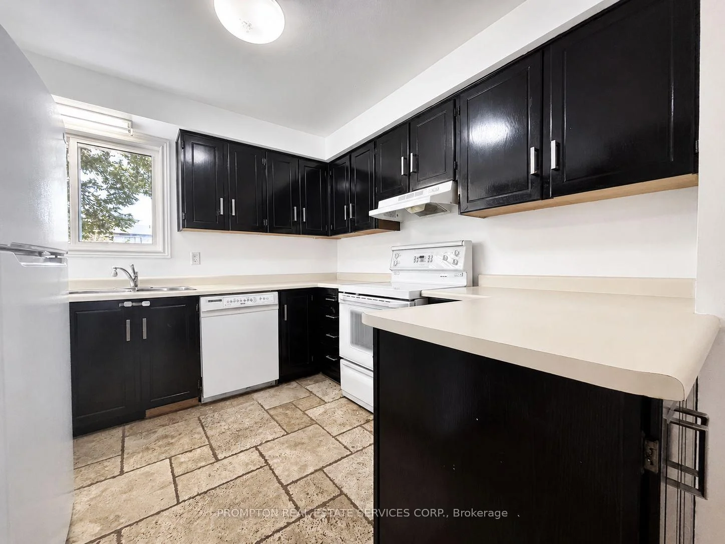 Photo 13 of 22 Poplar Crescent, Aurora, Aurora Highlands — HOMEH