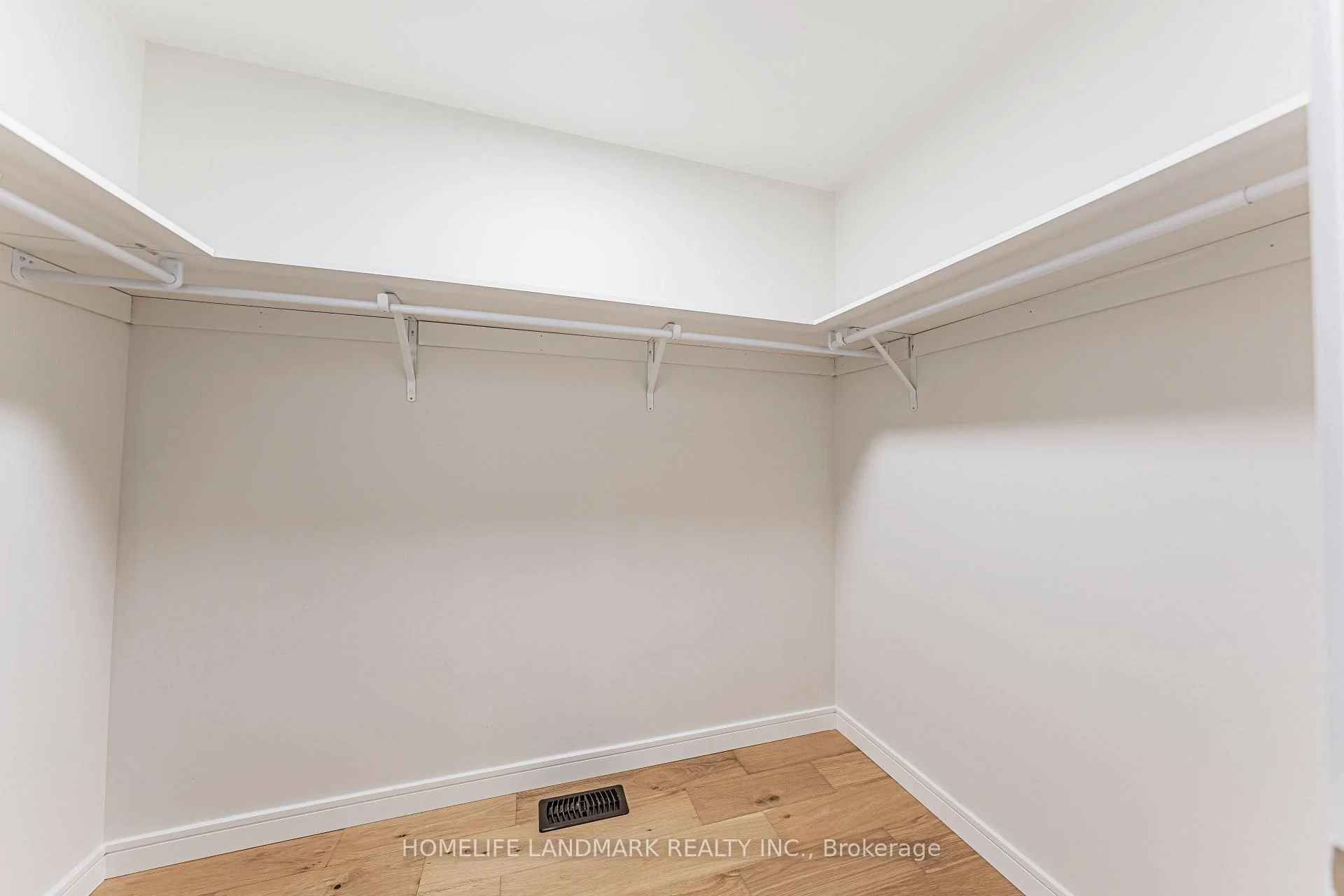 Photo 29 of 88 Waniska Avenue, Etobicoke, Stonegate-Queensway — HOMEH