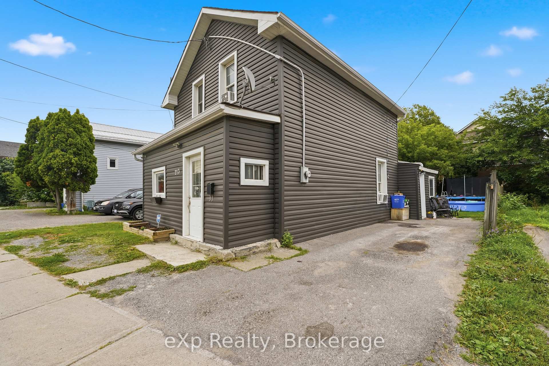 Photo 3 of 213 Station Street, Belleville, Belleville Ward — HOMEH
