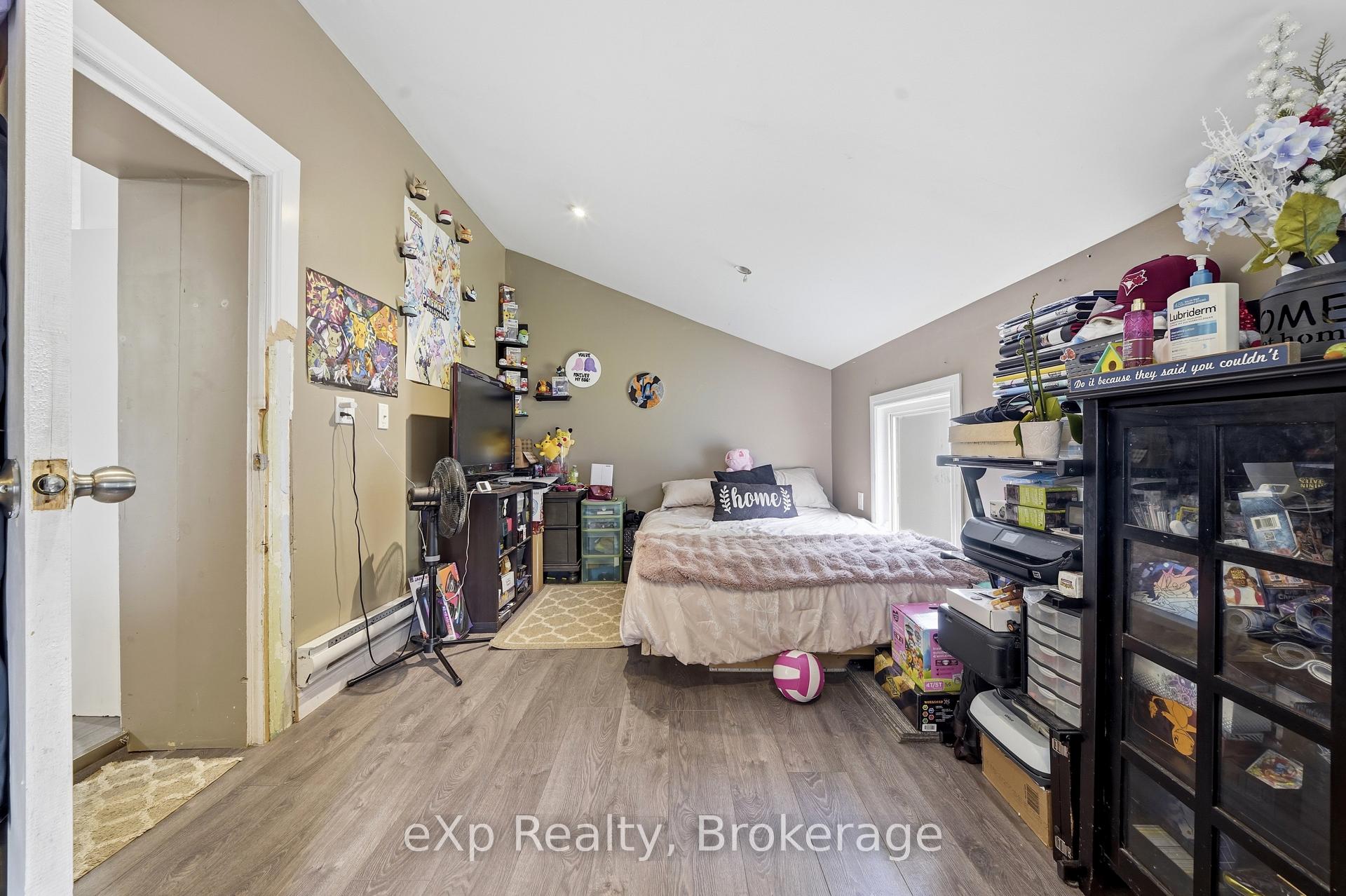 Photo 11 of 213 Station Street, Belleville, Belleville Ward — HOMEH