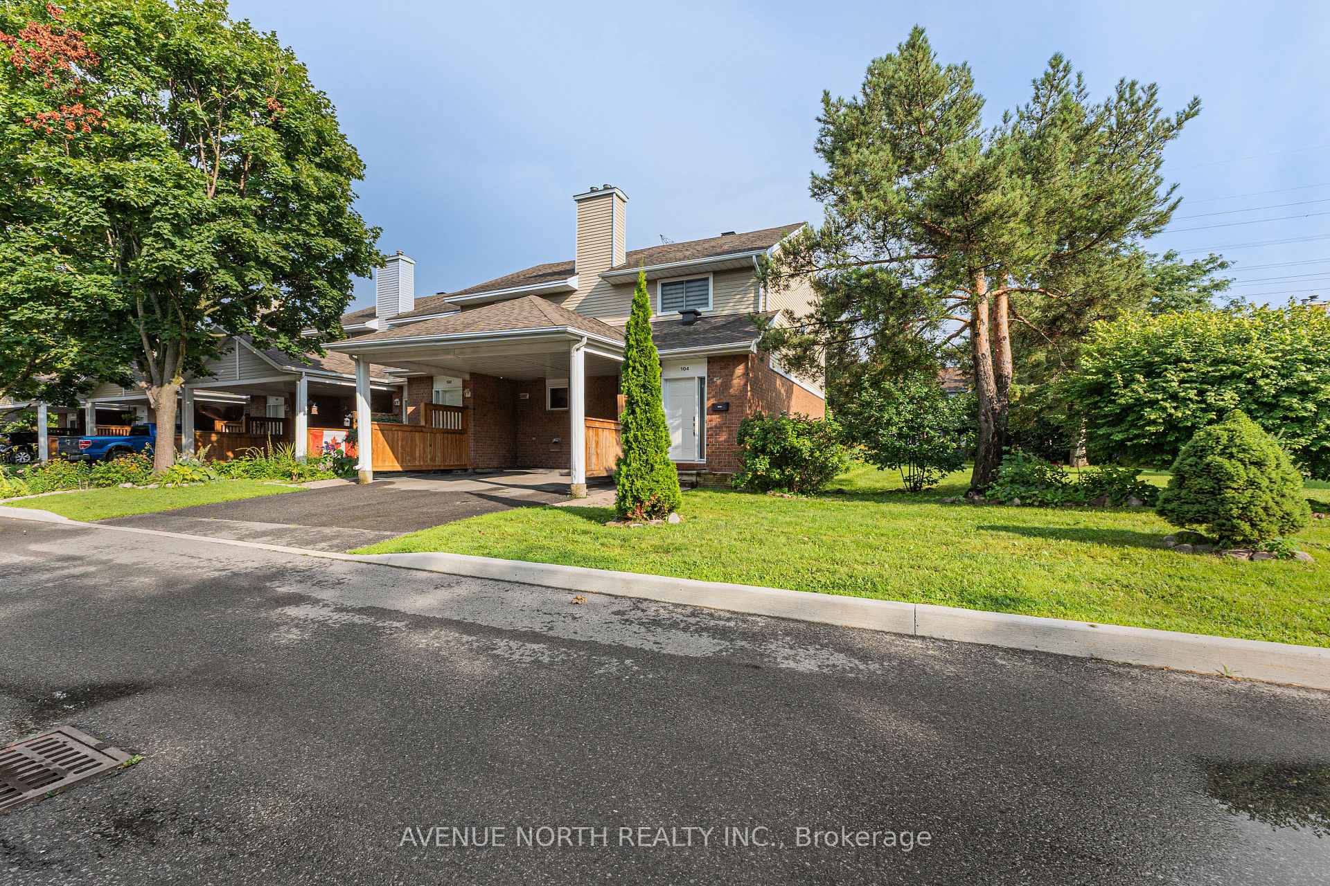 Photo 2 of 104 Bannerhill Private, Ottawa, Heron Gate/Industrial Park — HOMEH