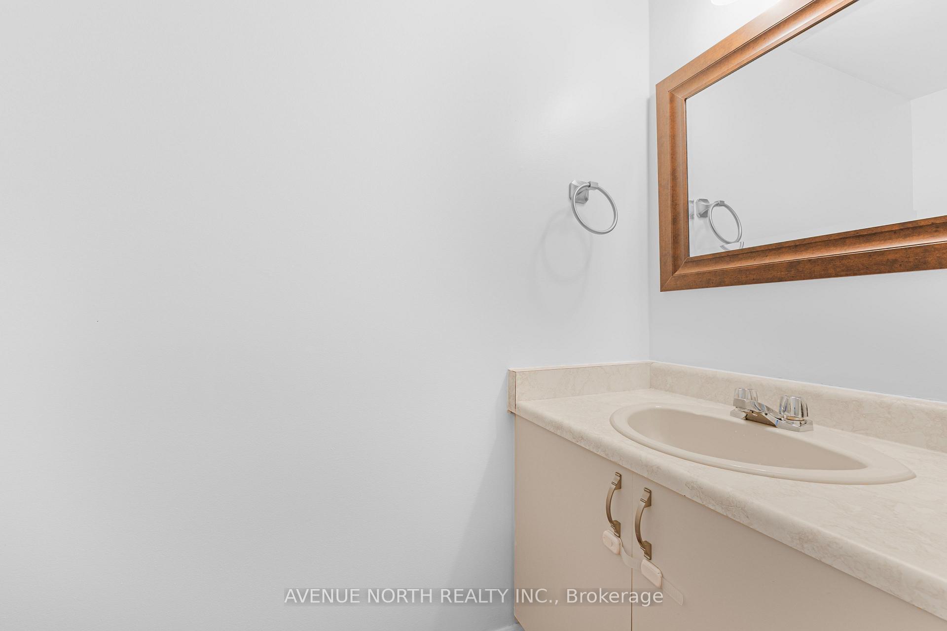 Photo 5 of 104 Bannerhill Private, Ottawa, Heron Gate/Industrial Park — HOMEH