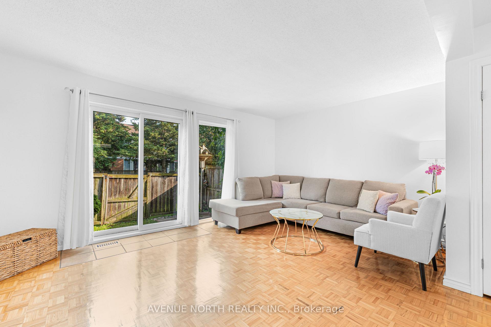 Photo 7 of 104 Bannerhill Private, Ottawa, Heron Gate/Industrial Park — HOMEH