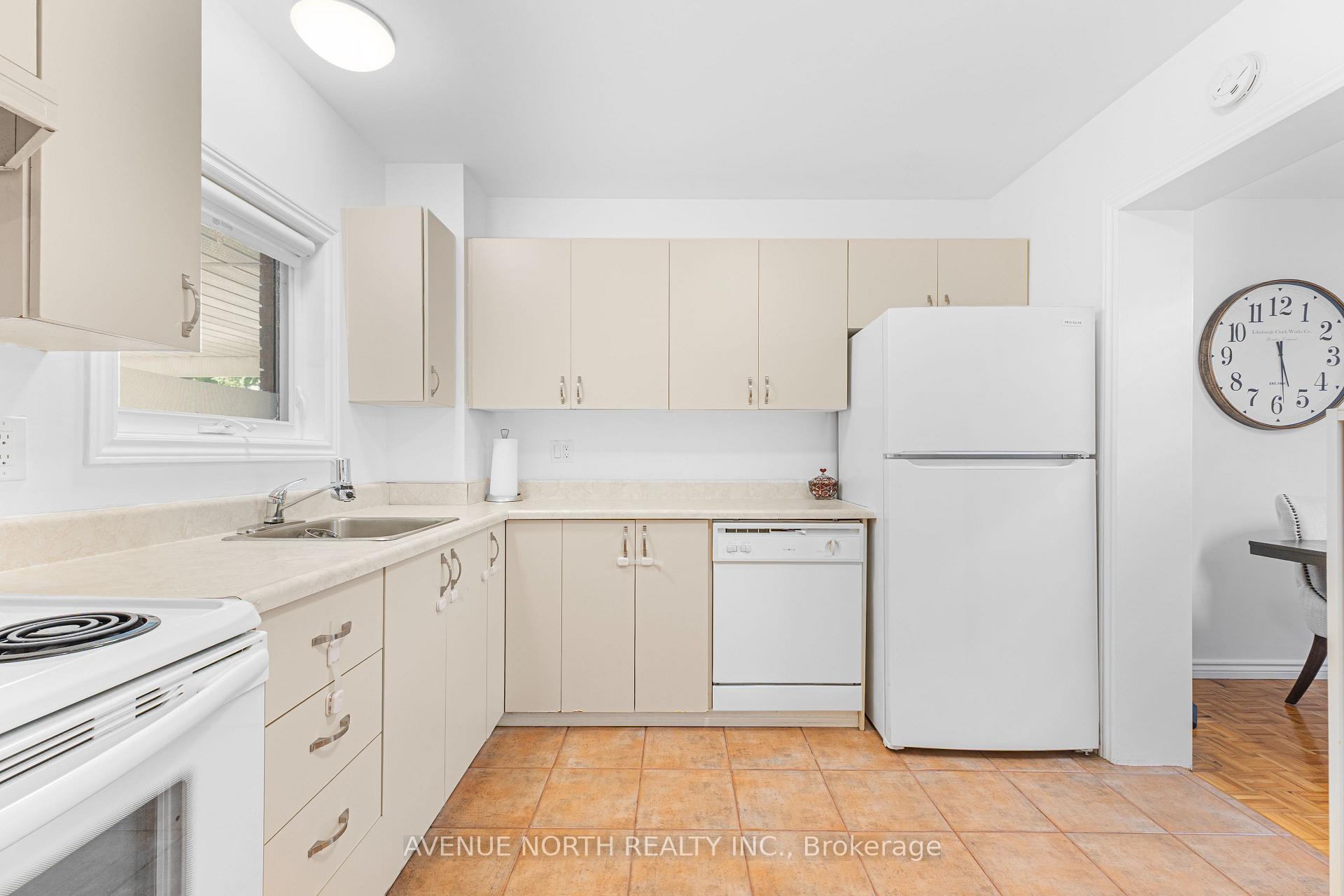 Photo 9 of 104 Bannerhill Private, Ottawa, Heron Gate/Industrial Park — HOMEH