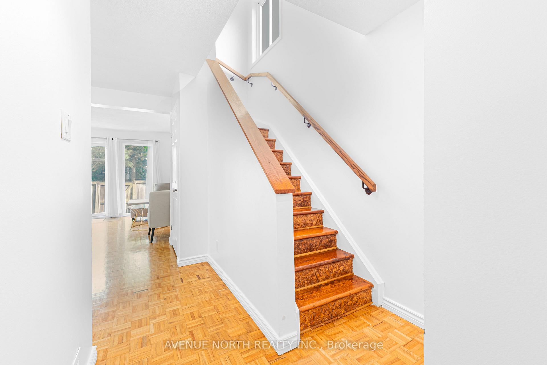 Photo 10 of 104 Bannerhill Private, Ottawa, Heron Gate/Industrial Park — HOMEH