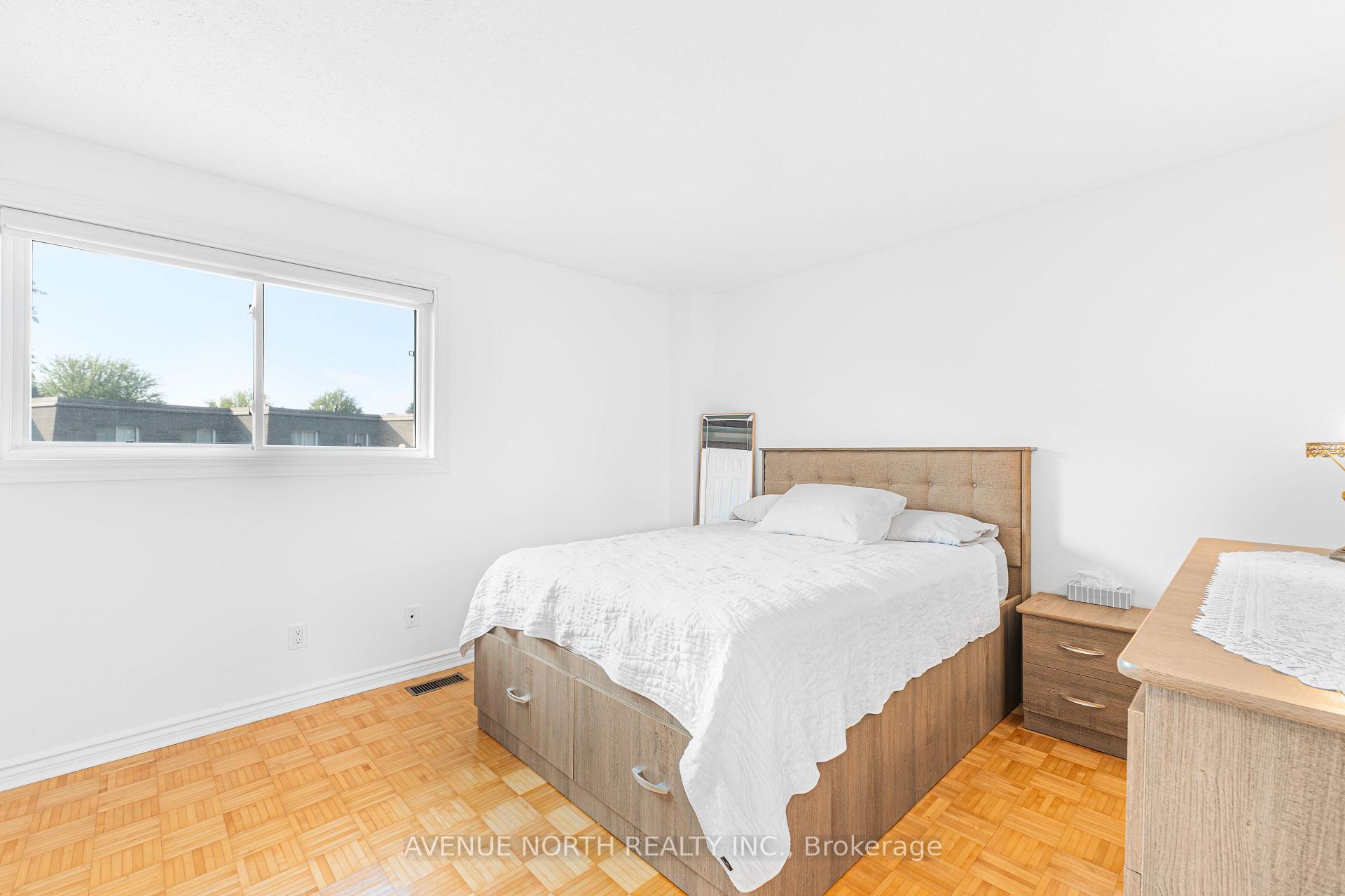 Photo 12 of 104 Bannerhill Private, Ottawa, Heron Gate/Industrial Park — HOMEH
