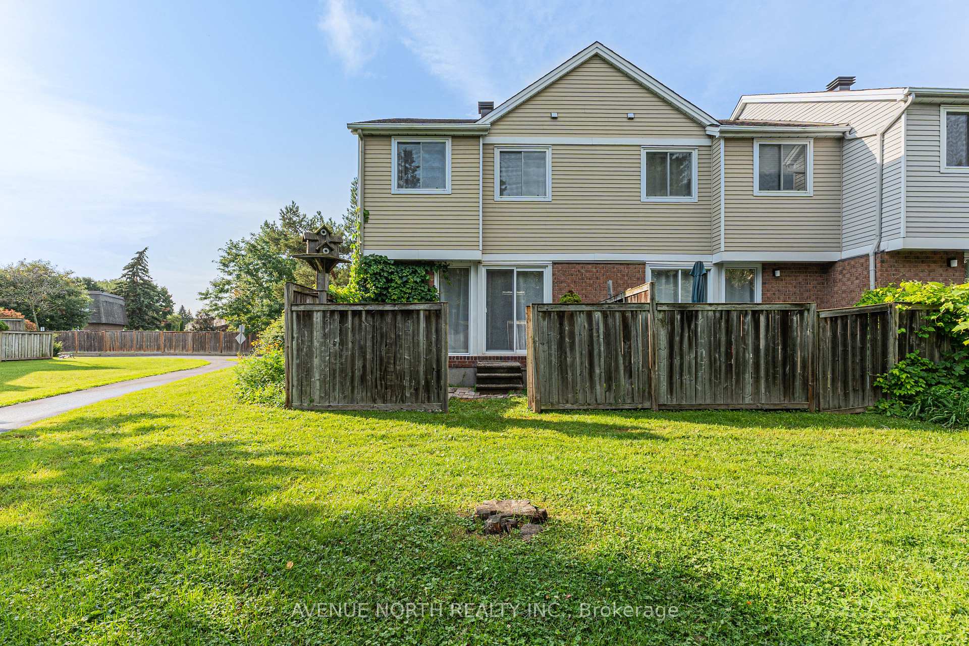 Photo 24 of 104 Bannerhill Private, Ottawa, Heron Gate/Industrial Park — HOMEH