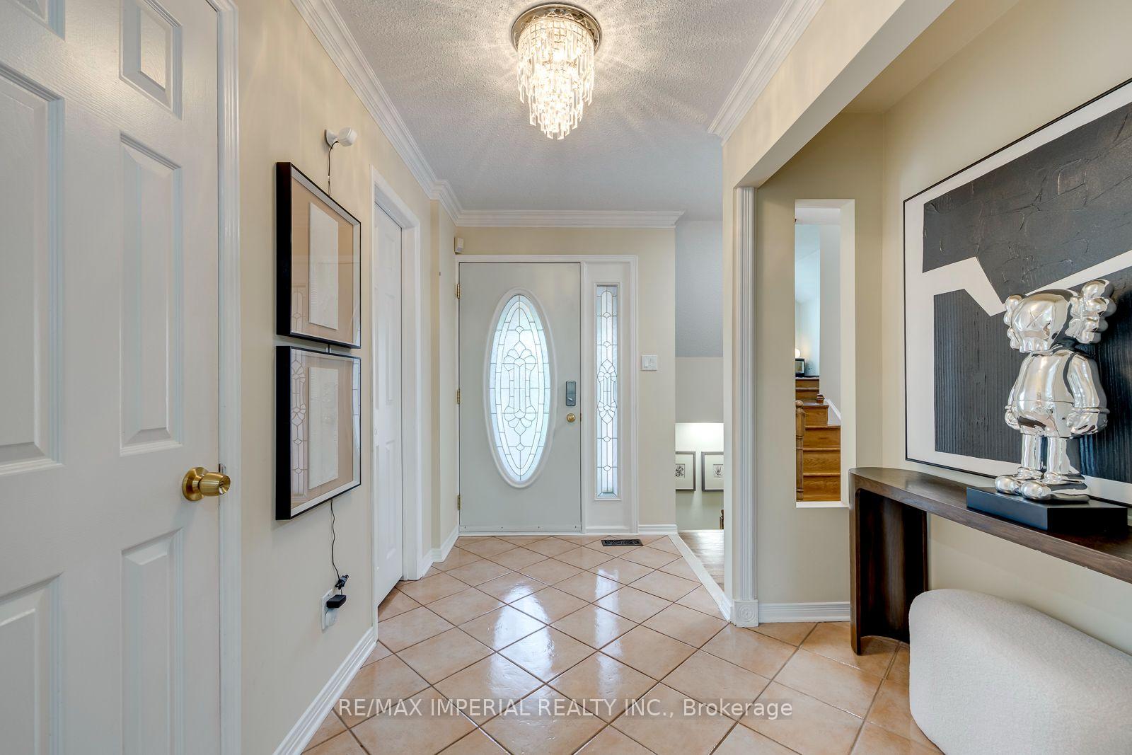 Photo 4 of 4303 Mayflower Drive, Mississauga, Hurontario — HOMEH