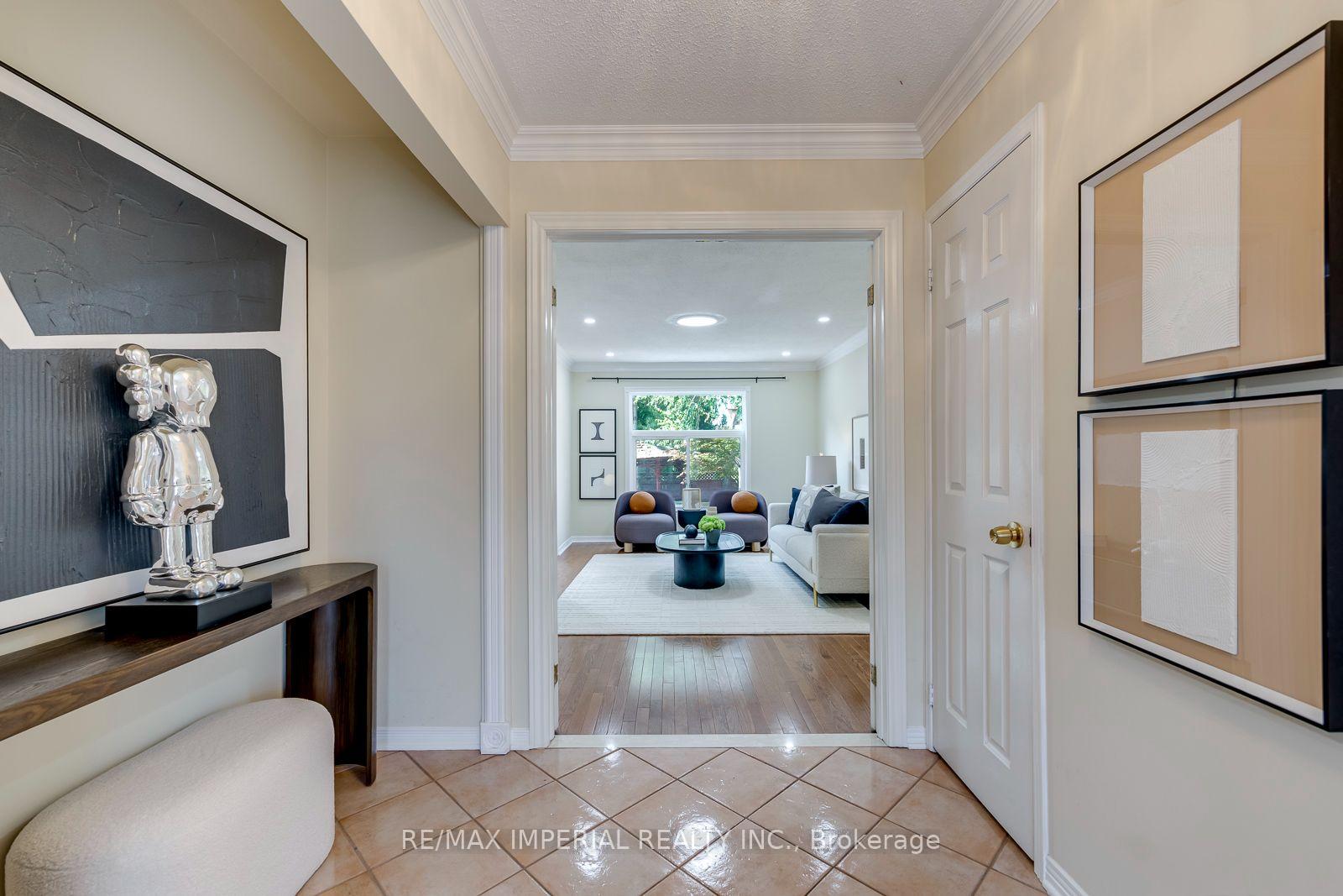 Photo 5 of 4303 Mayflower Drive, Mississauga, Hurontario — HOMEH