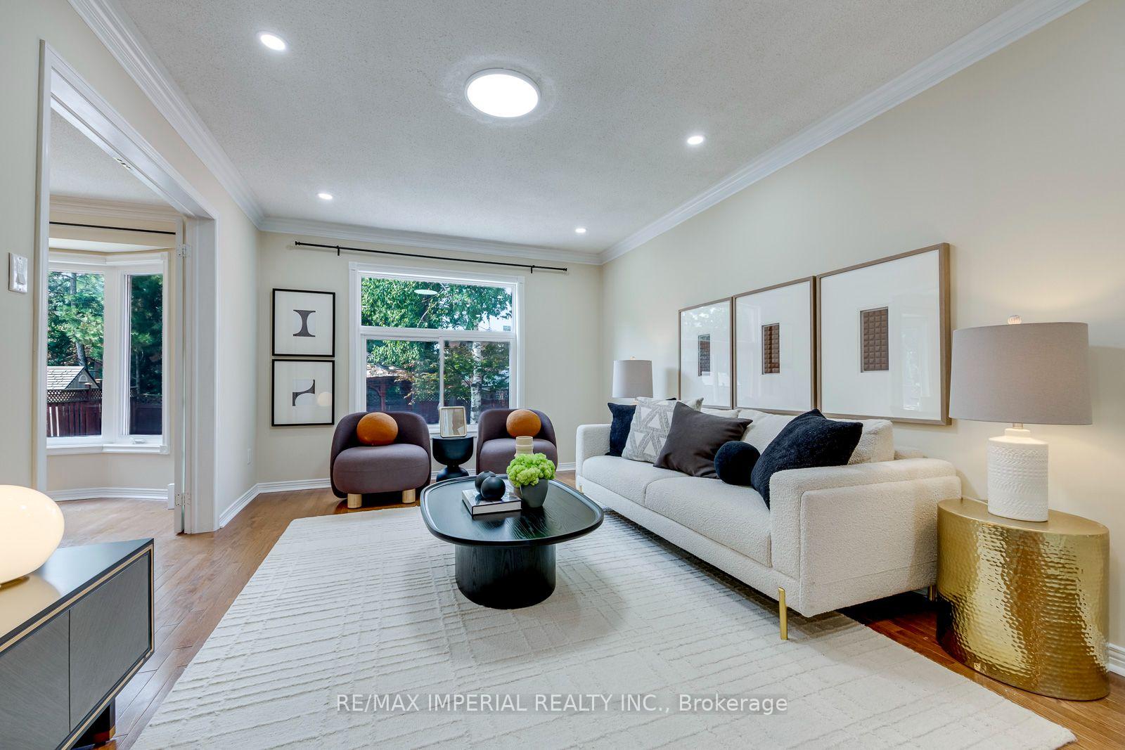 Photo 7 of 4303 Mayflower Drive, Mississauga, Hurontario — HOMEH