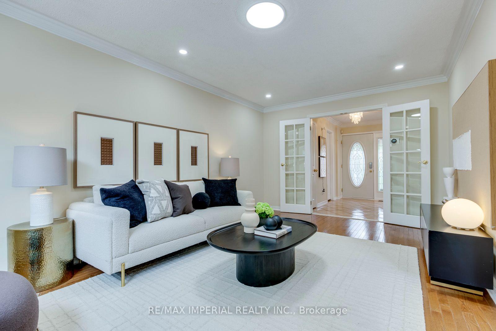 Photo 8 of 4303 Mayflower Drive, Mississauga, Hurontario — HOMEH