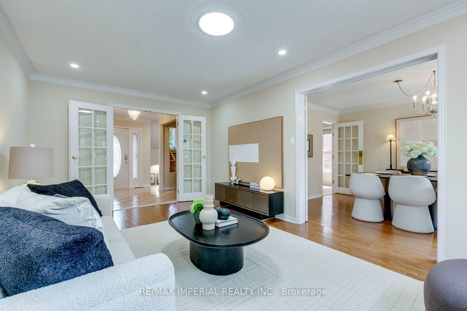 Photo 9 of 4303 Mayflower Drive, Mississauga, Hurontario — HOMEH