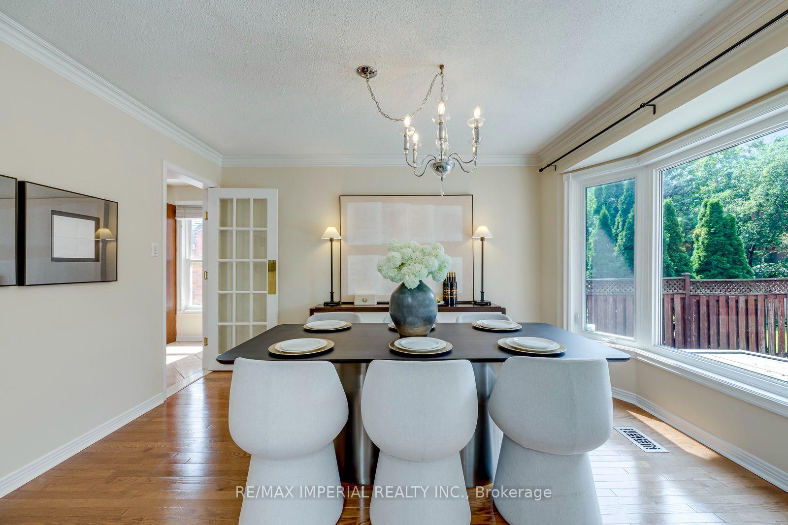 Photo 10 of 4303 Mayflower Drive, Mississauga, Hurontario — HOMEH