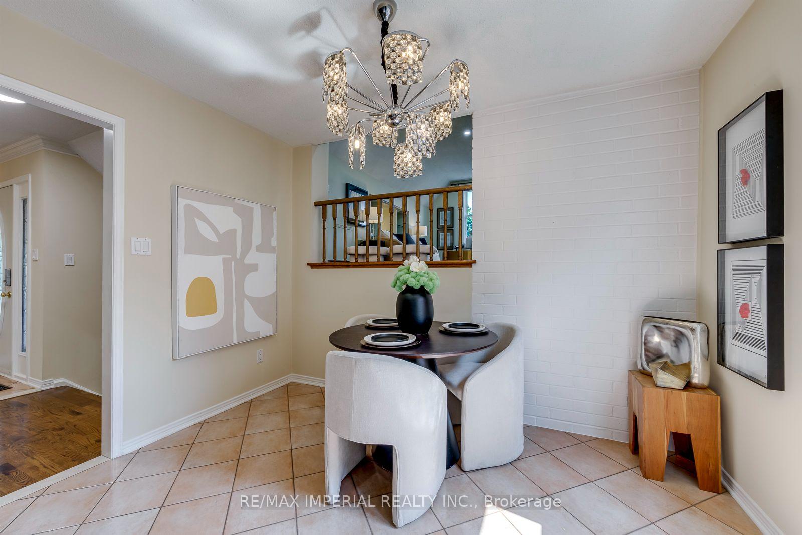 Photo 17 of 4303 Mayflower Drive, Mississauga, Hurontario — HOMEH