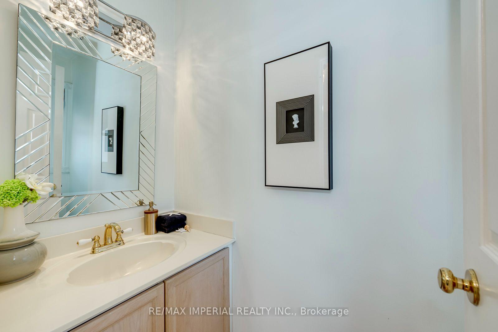 Photo 19 of 4303 Mayflower Drive, Mississauga, Hurontario — HOMEH