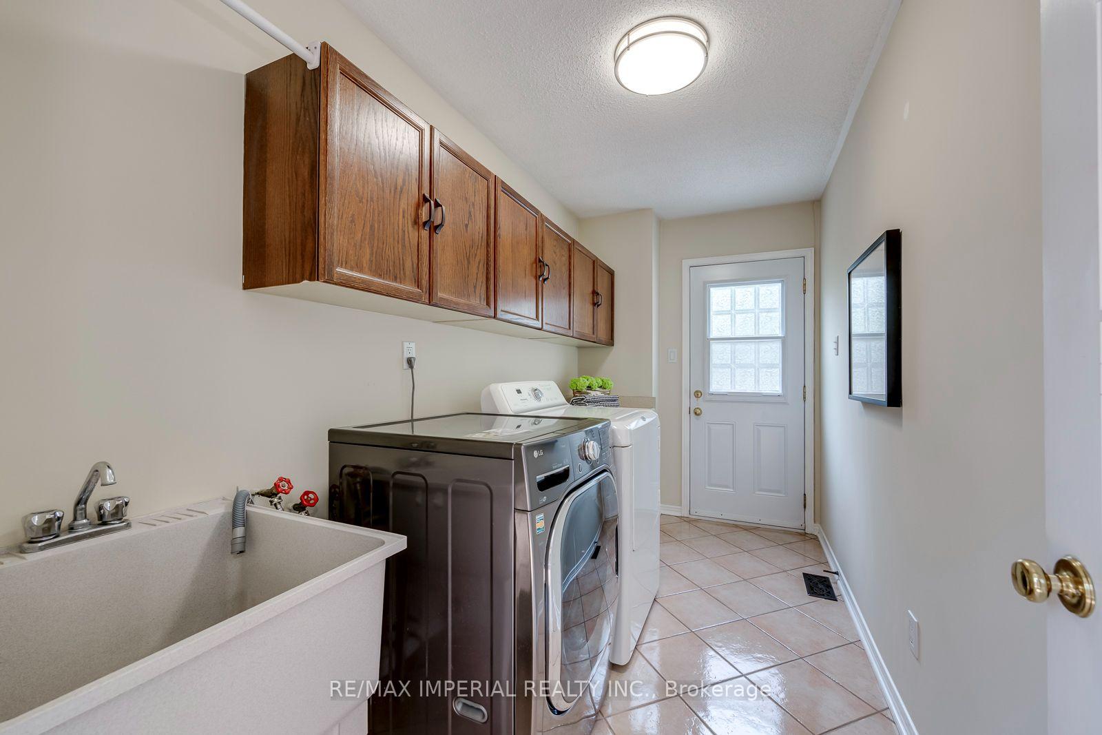 Photo 20 of 4303 Mayflower Drive, Mississauga, Hurontario — HOMEH